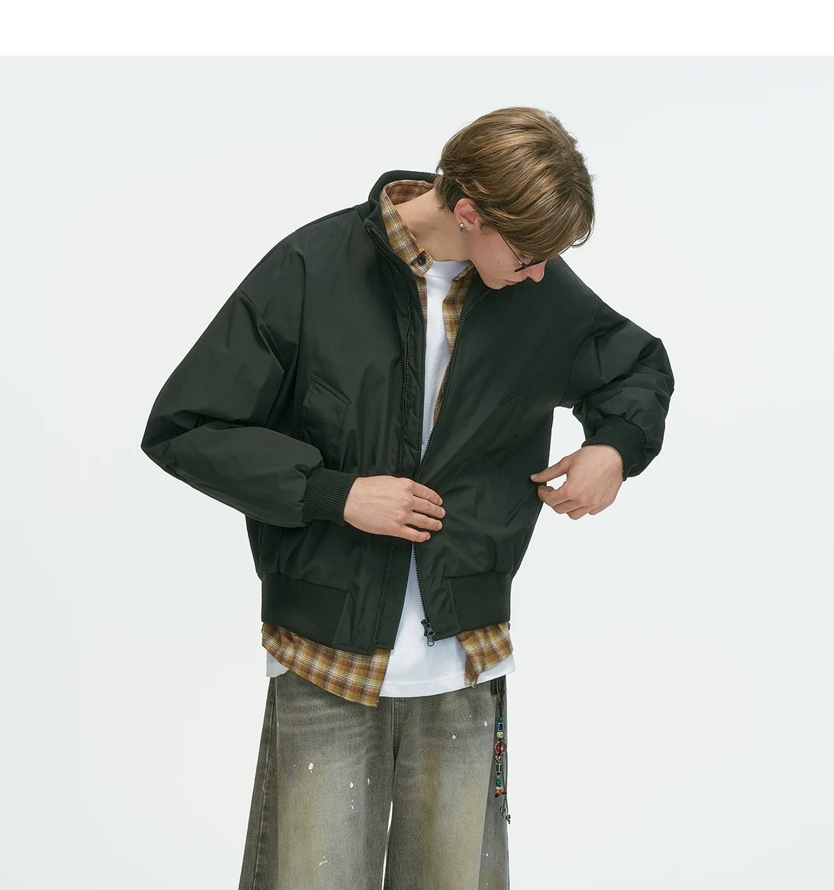 Chaqueta de plumas con cuello alto: minimalista y cálida para el estilo urbano invernal T0021