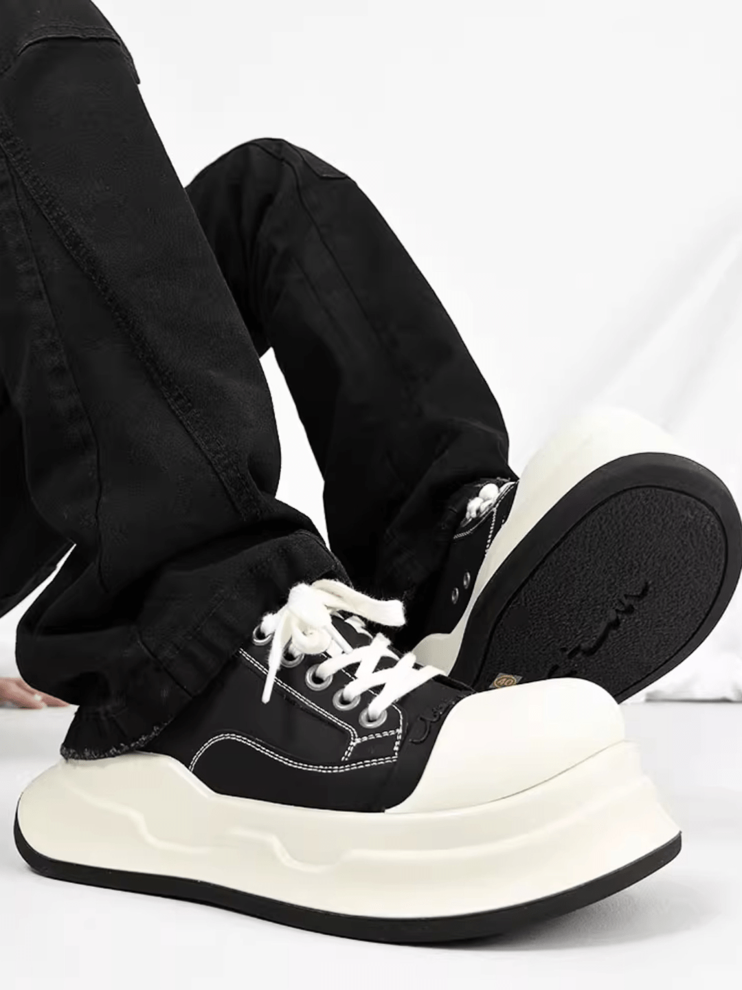 black and white round head shoes S053