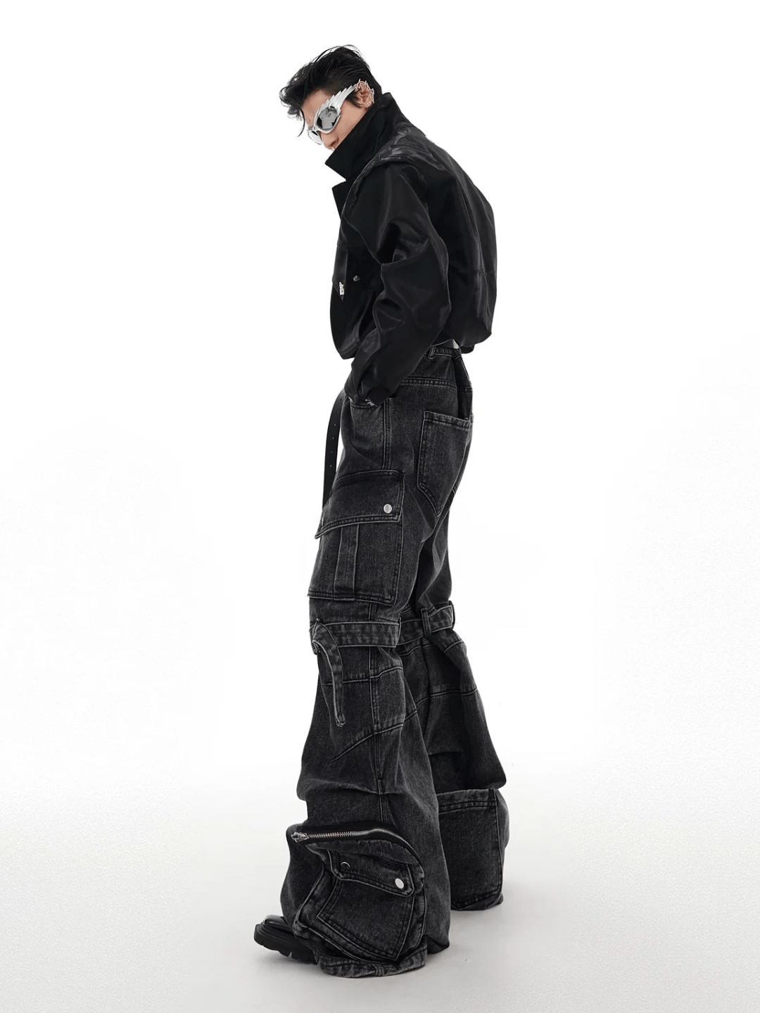 heavy wash deconstructed multi-pocket jeans B0135