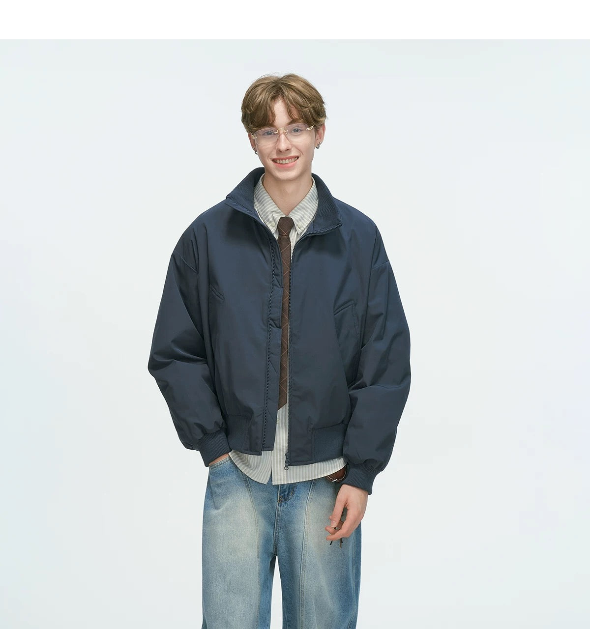 Chaqueta de plumas con cuello alto: minimalista y cálida para el estilo urbano invernal T0021