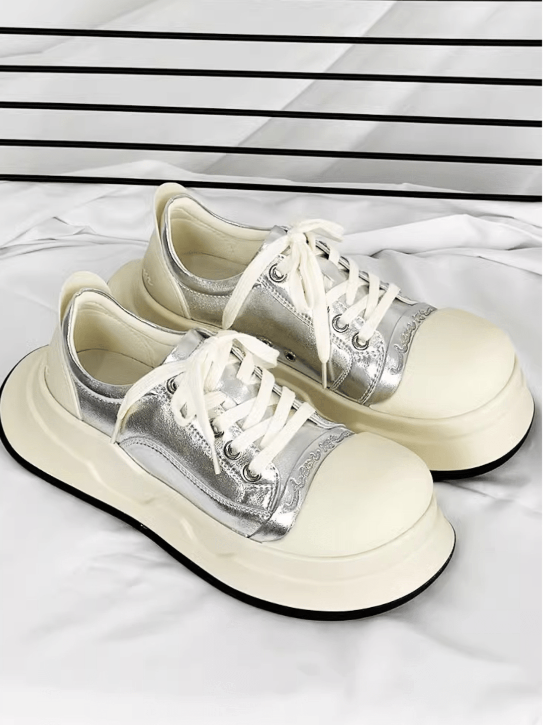 black and white round head shoes S053