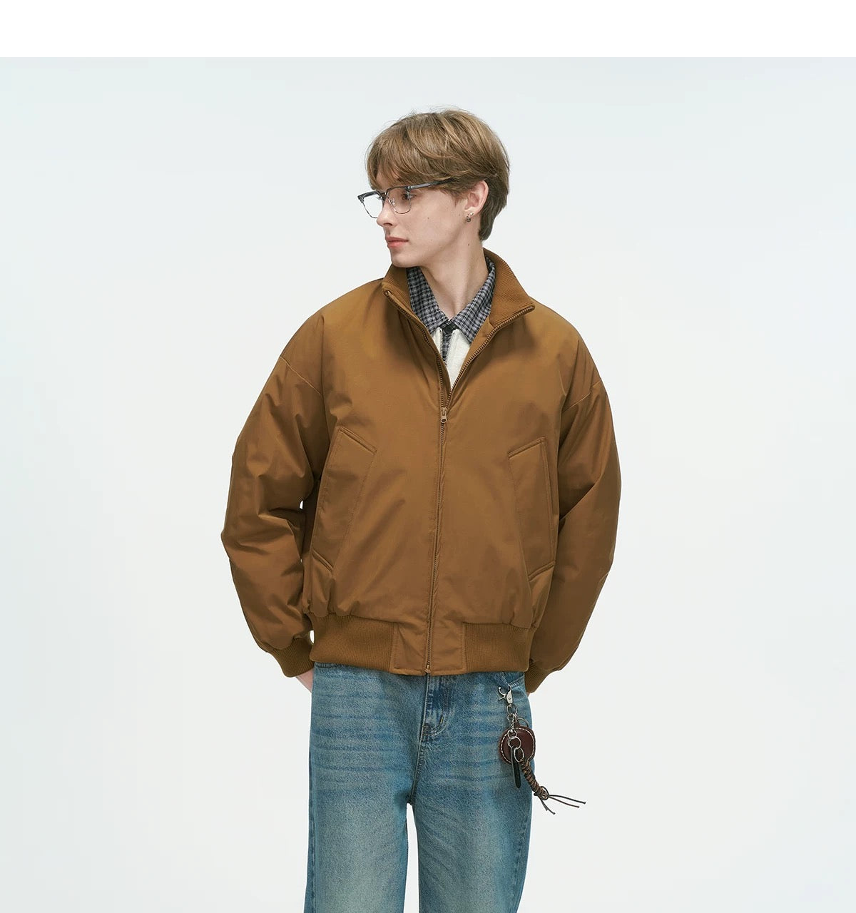 Chaqueta de plumas con cuello alto: minimalista y cálida para el estilo urbano invernal T0021