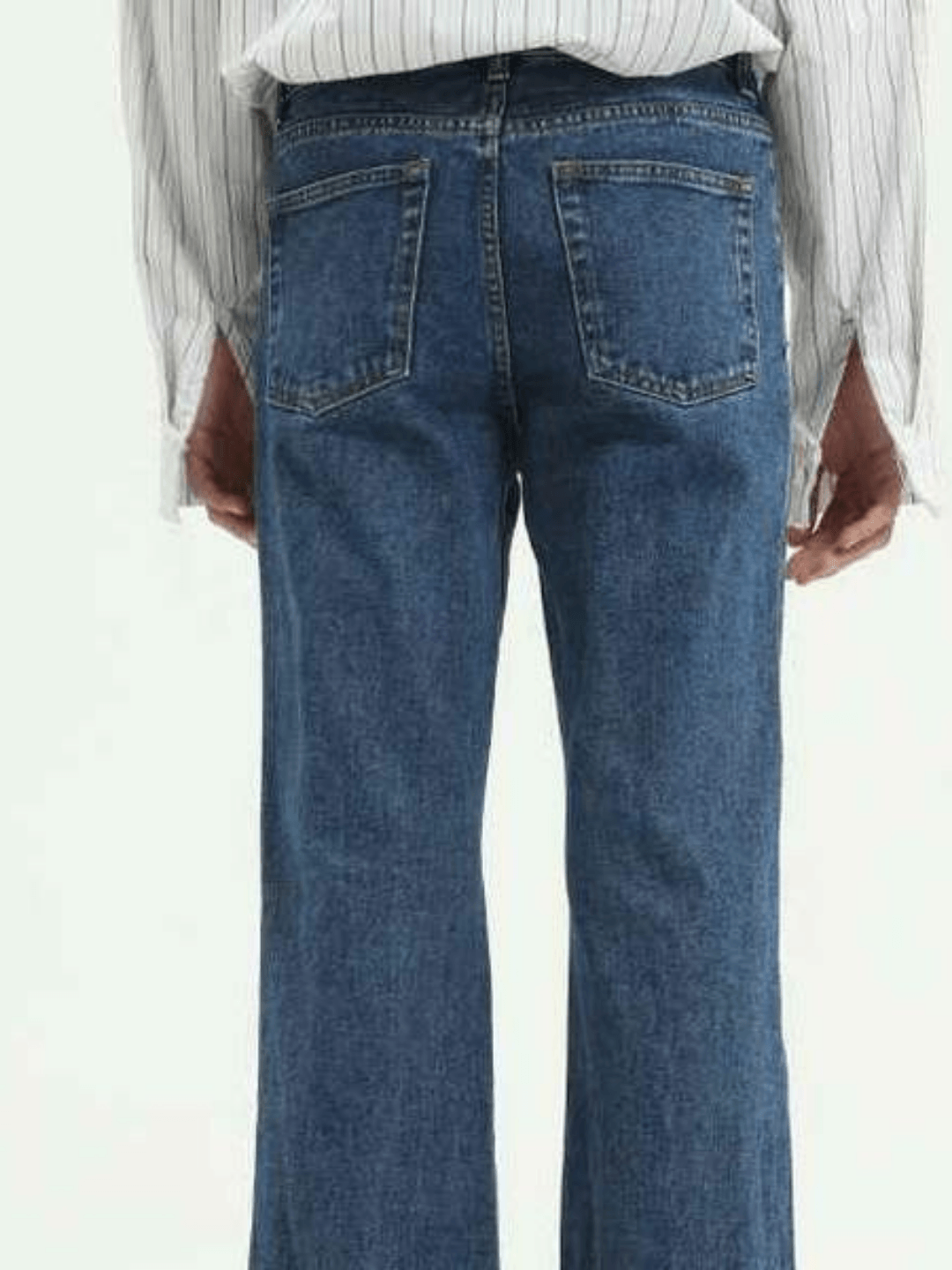 Vaqueros acampanados con estilo B0147