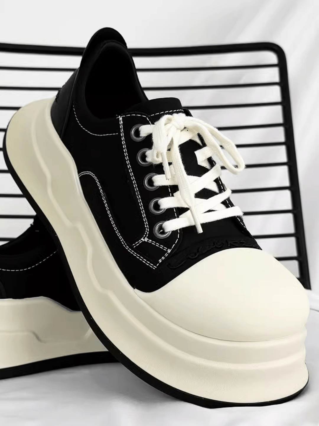 black and white round head shoes S053