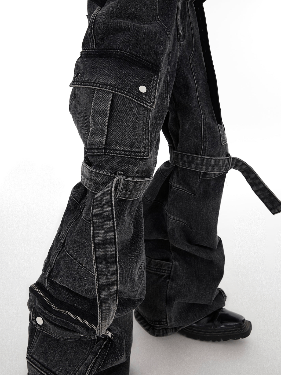 heavy wash deconstructed multi-pocket jeans B0135
