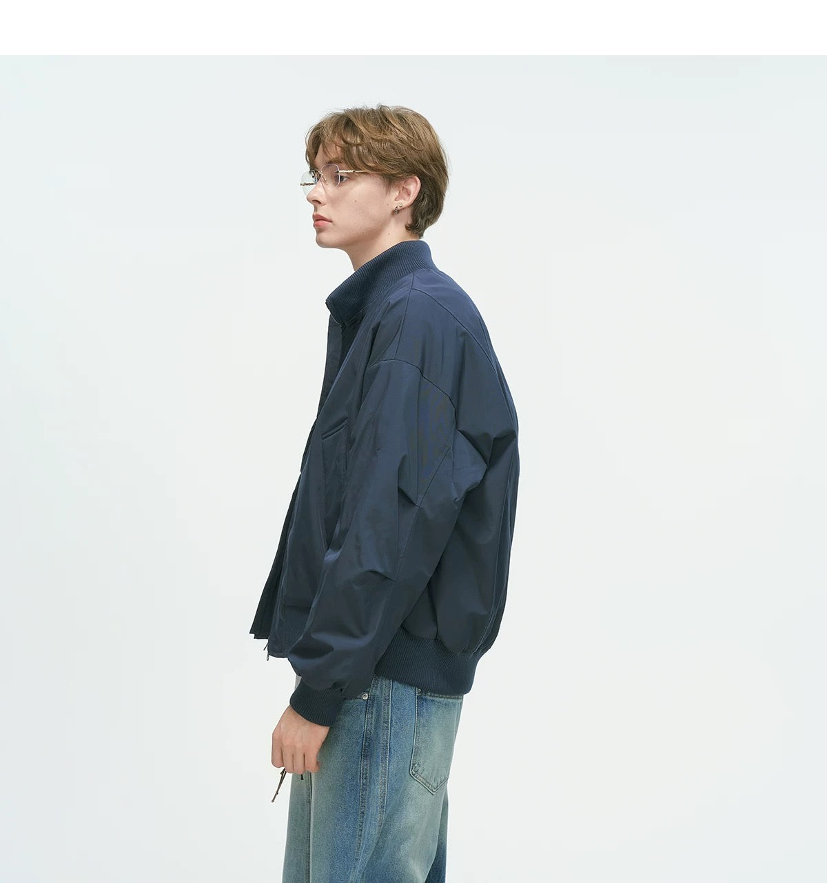 Chaqueta de plumas con cuello alto: minimalista y cálida para el estilo urbano invernal T0021