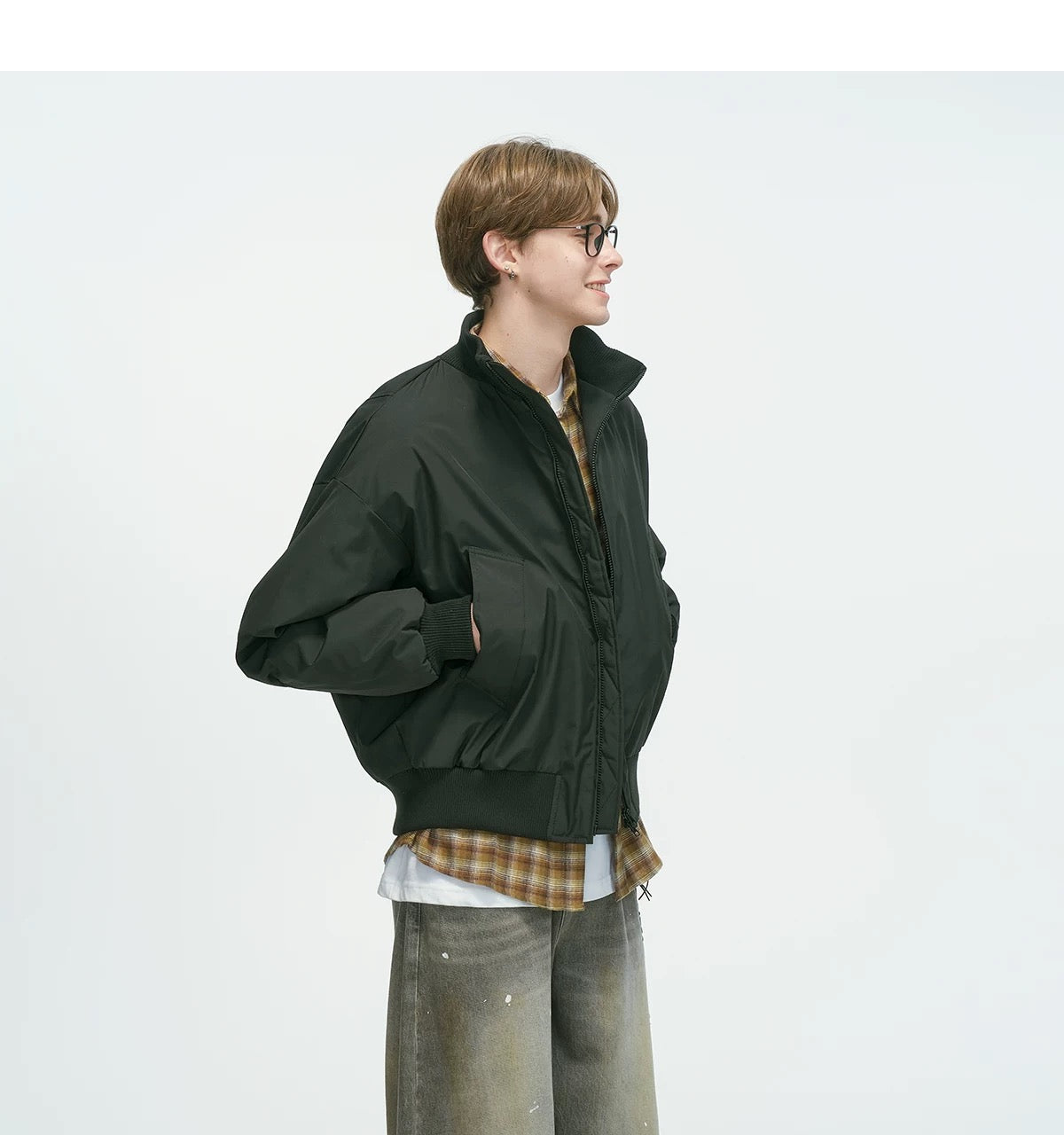 Chaqueta de plumas con cuello alto: minimalista y cálida para el estilo urbano invernal T0021