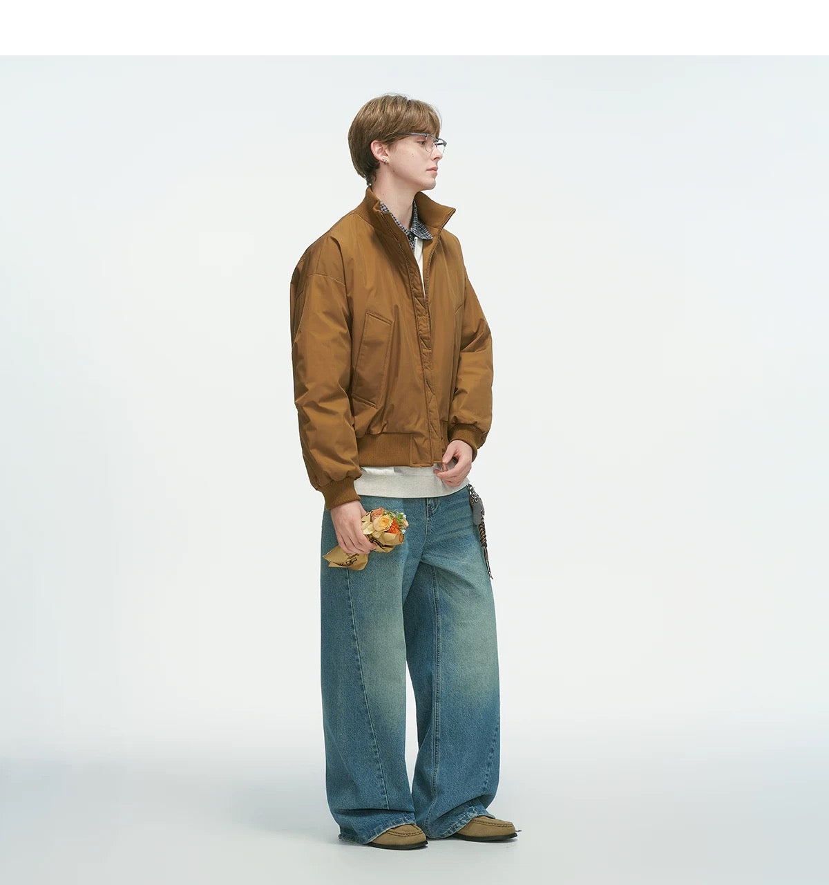 Chaqueta de plumas con cuello alto: minimalista y cálida para el estilo urbano invernal T0021