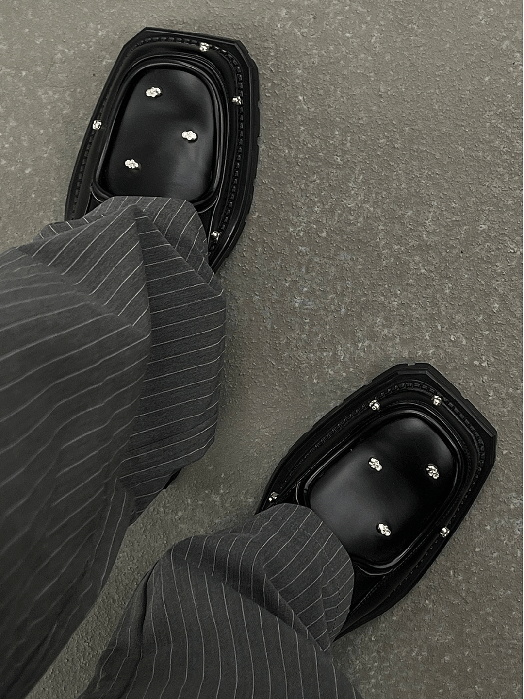 Rivet design square toe shoes S026