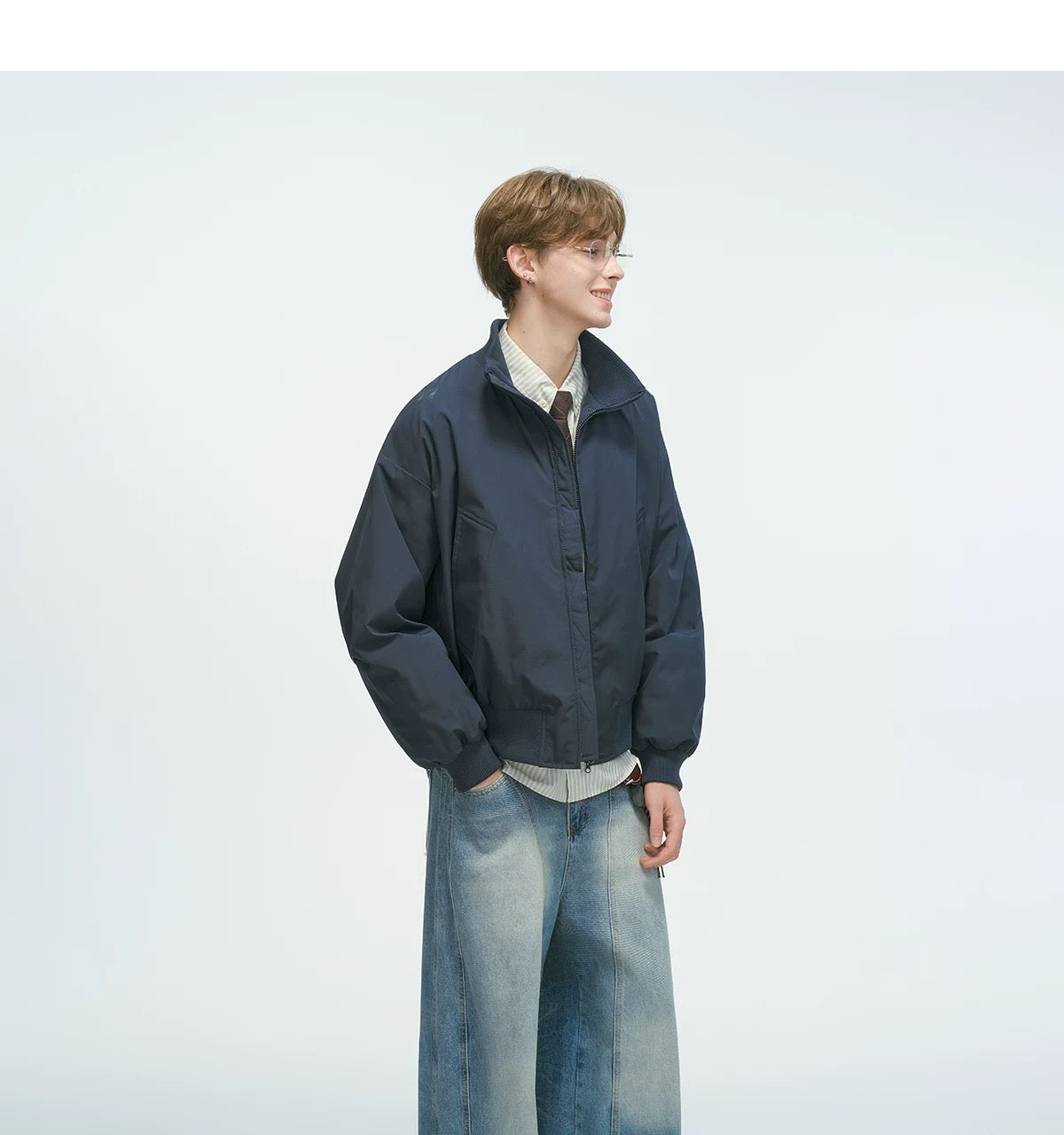 Chaqueta de plumas con cuello alto: minimalista y cálida para el estilo urbano invernal T0021