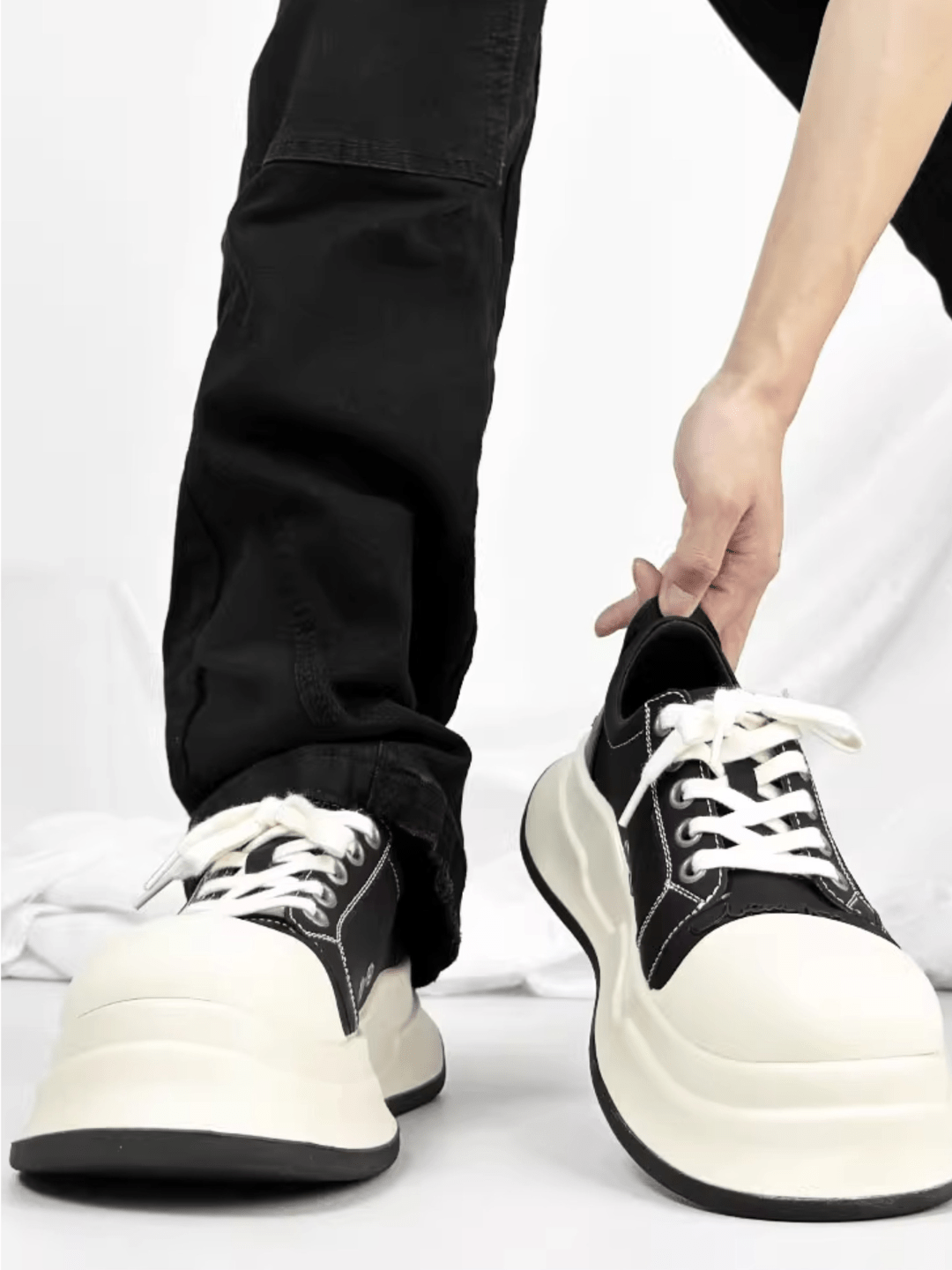 black and white round head shoes S053