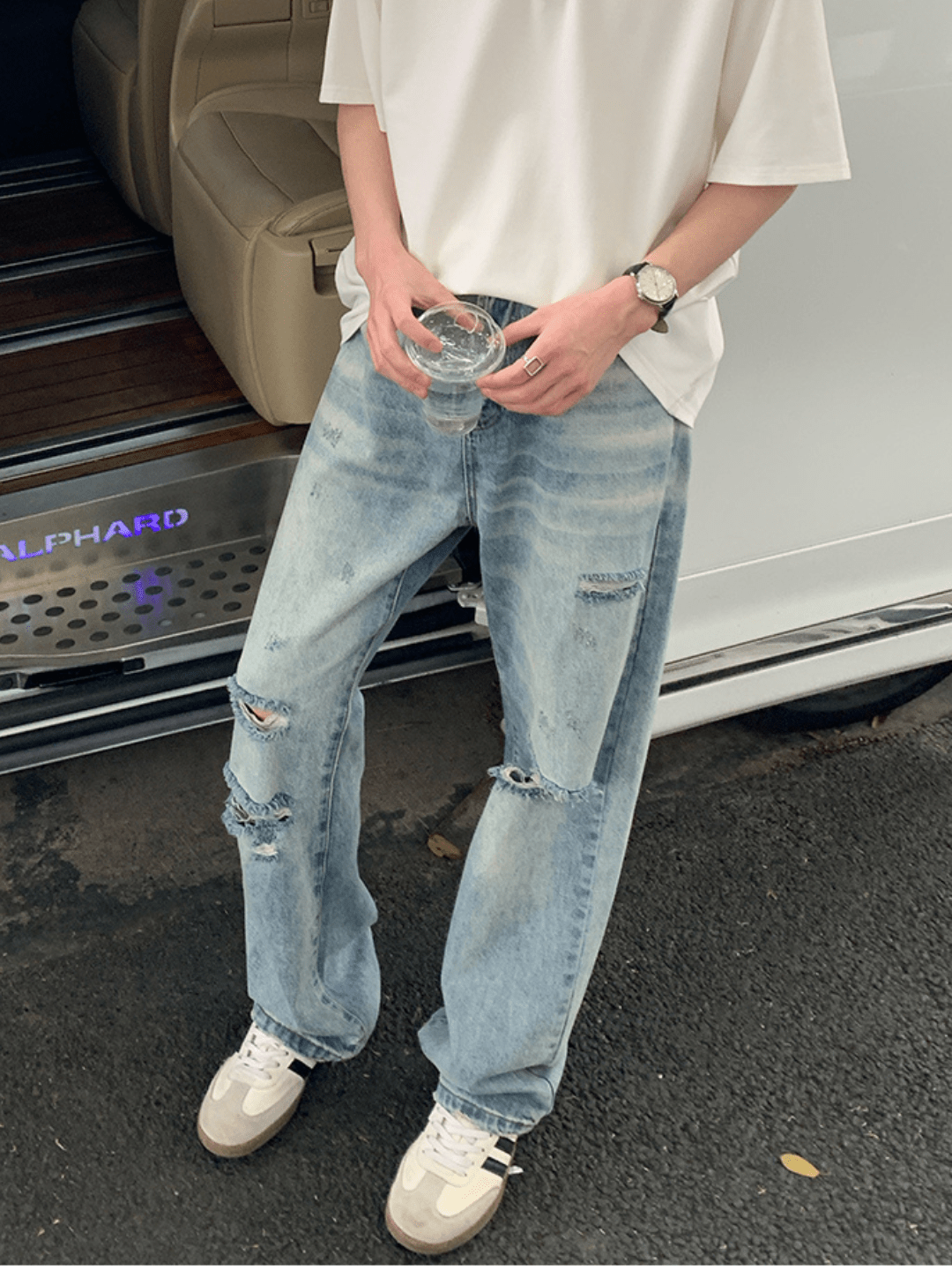 Distressed Ripped Denim B0137