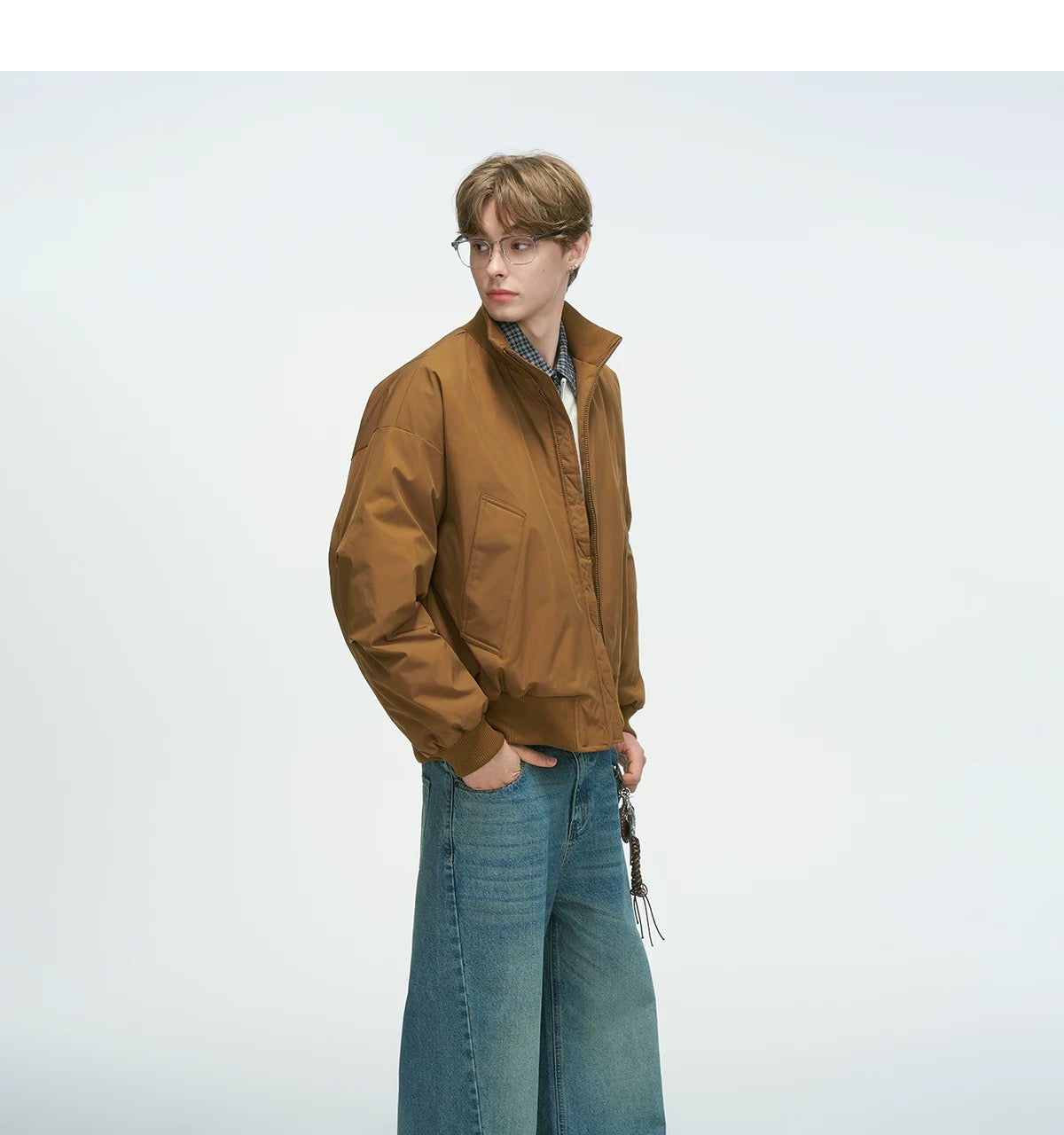 Chaqueta de plumas con cuello alto: minimalista y cálida para el estilo urbano invernal T0021