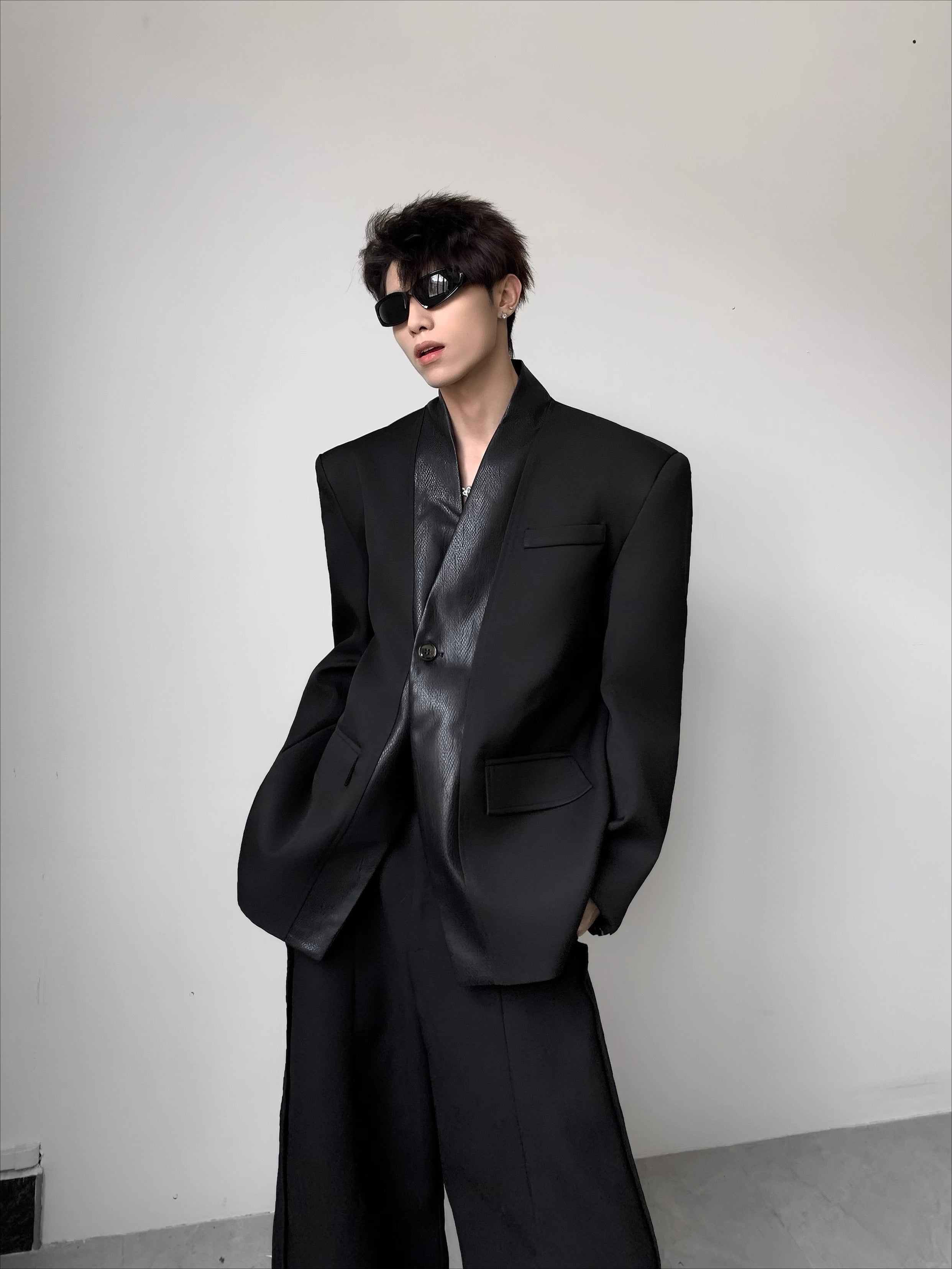 Light luxury leather design sense of extravagance v-neck shoulder padded blazer men's autumn high-end silhouette suit R018