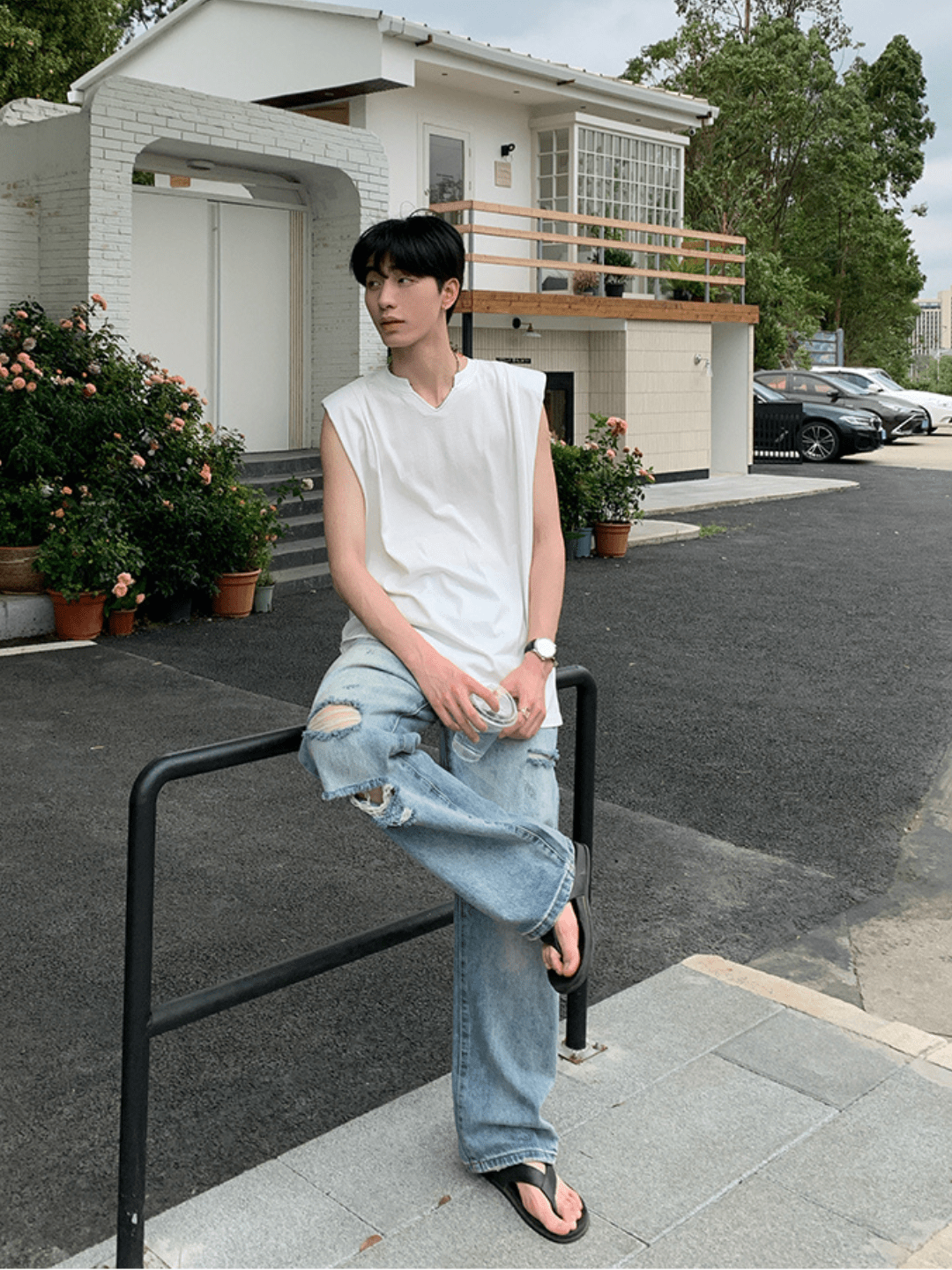 Distressed Ripped Denim B0137