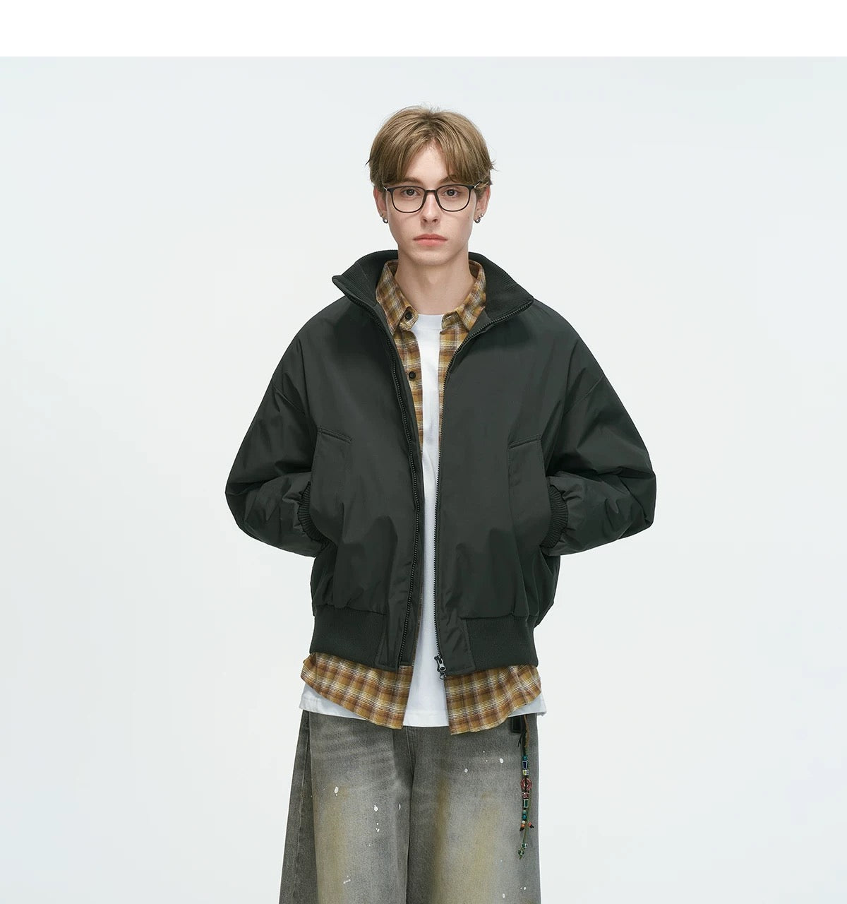 Chaqueta de plumas con cuello alto: minimalista y cálida para el estilo urbano invernal T0021