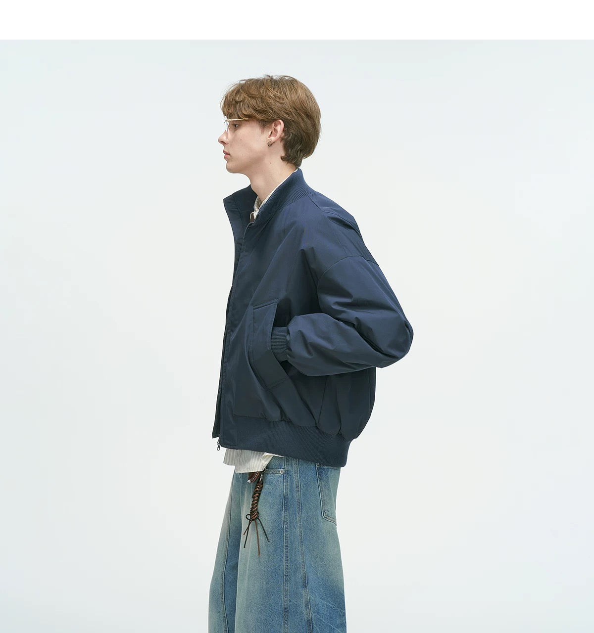 Chaqueta de plumas con cuello alto: minimalista y cálida para el estilo urbano invernal T0021