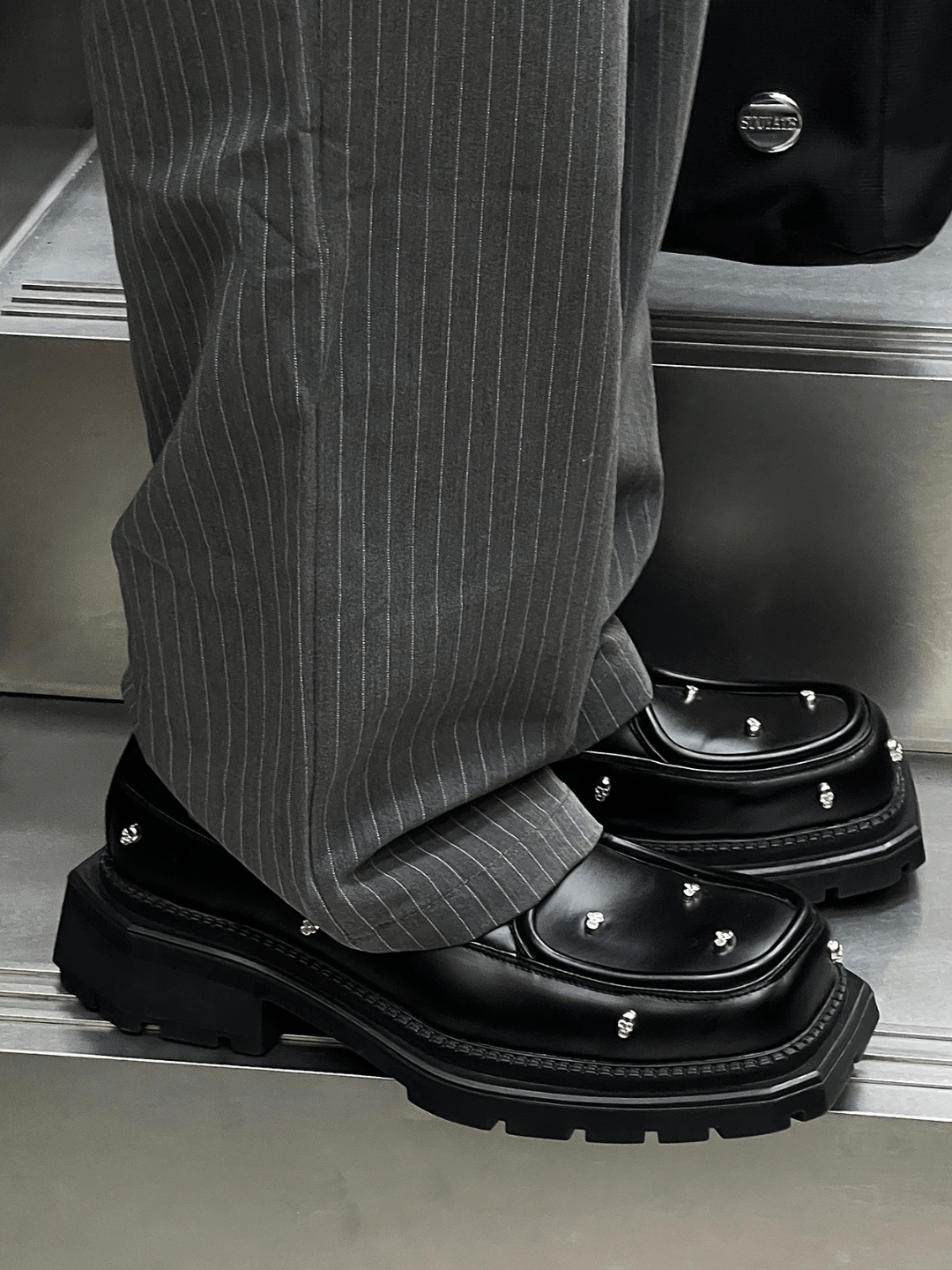 Rivet design square toe shoes S026