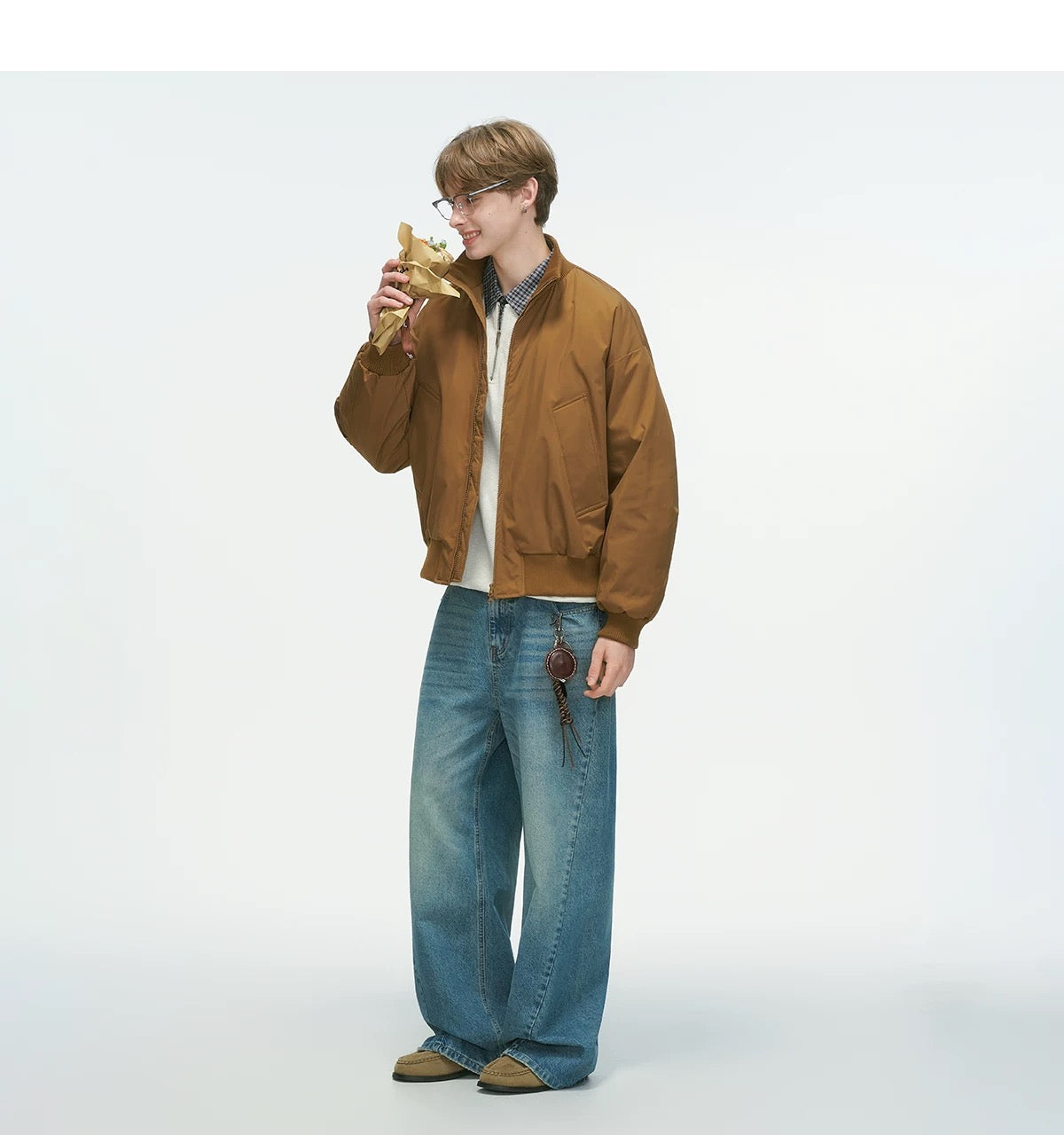 Chaqueta de plumas con cuello alto: minimalista y cálida para el estilo urbano invernal T0021