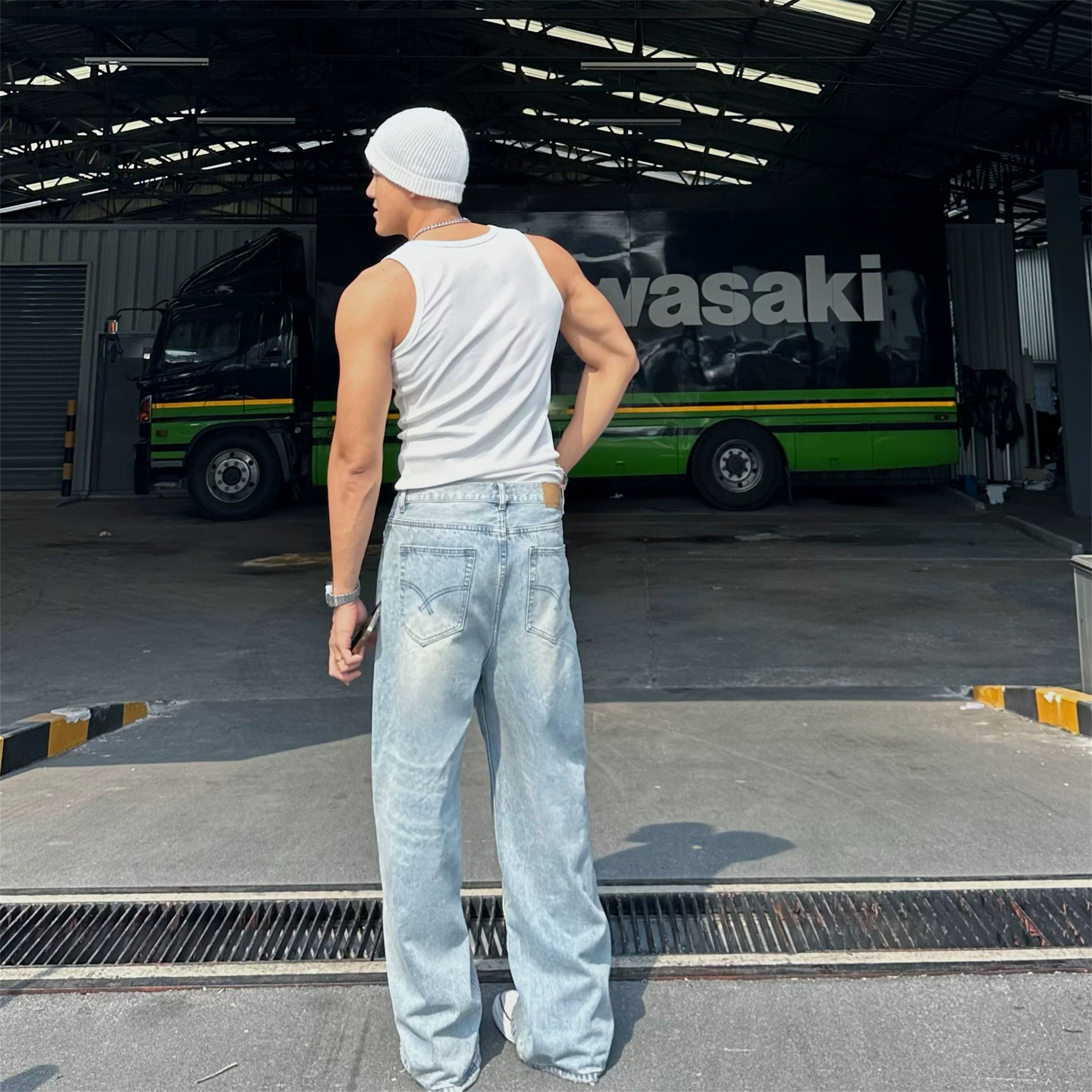 Men’s Vintage Wash Straight Leg Jeans Loose Fit Wide Leg Denim Pants B0100