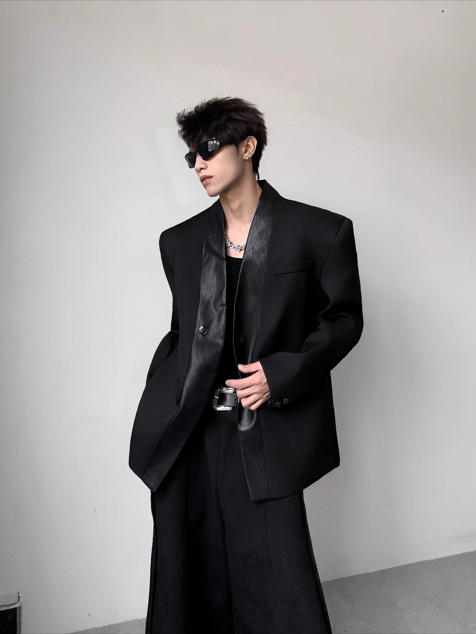 Light luxury leather design sense of extravagance v-neck shoulder padded blazer men's autumn high-end silhouette suit R018