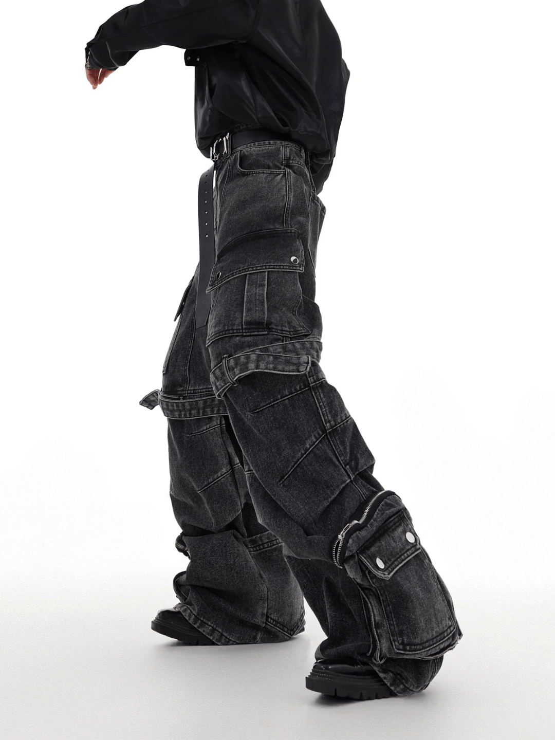 heavy wash deconstructed multi-pocket jeans B0135