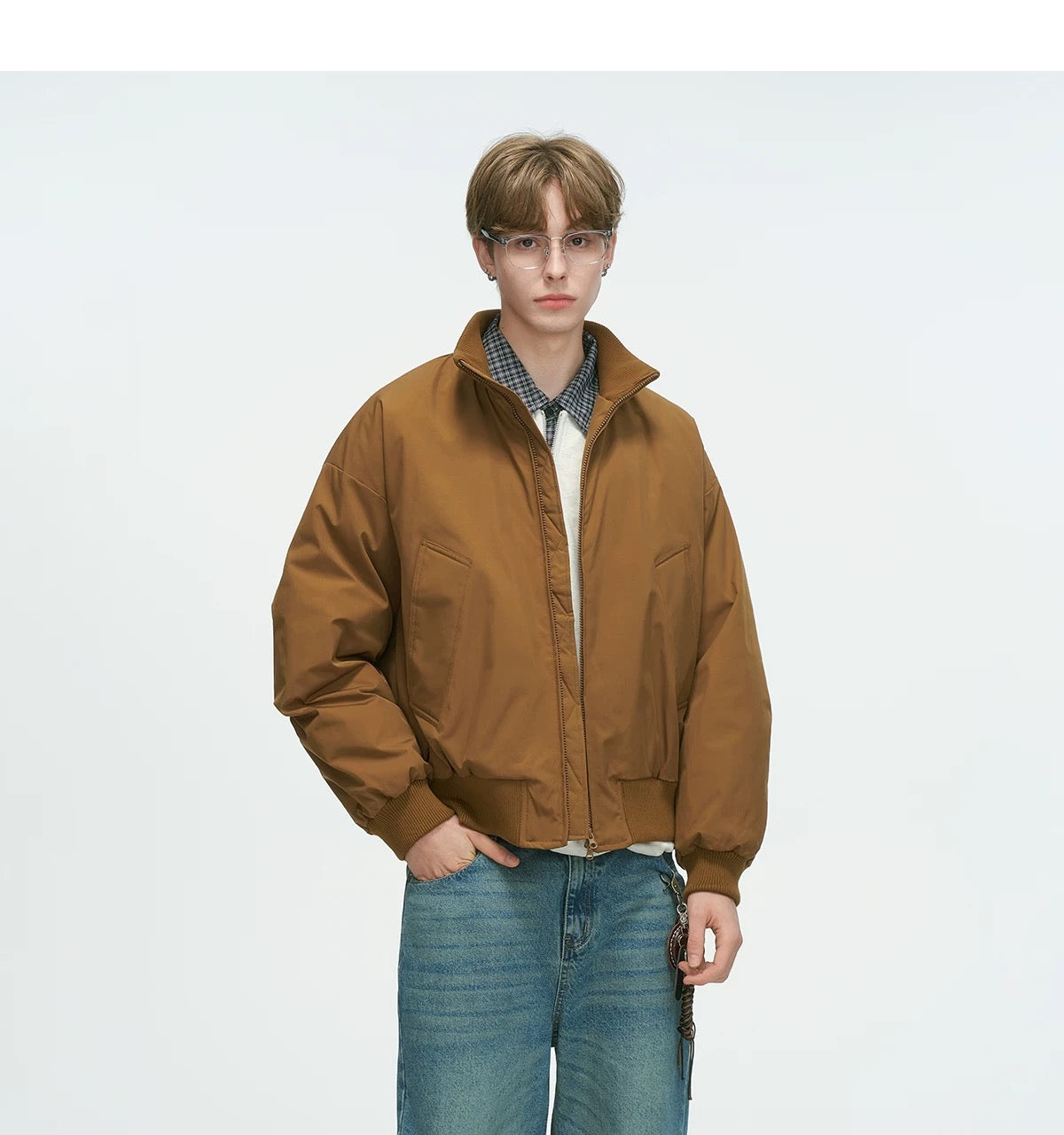 Chaqueta de plumas con cuello alto: minimalista y cálida para el estilo urbano invernal T0021