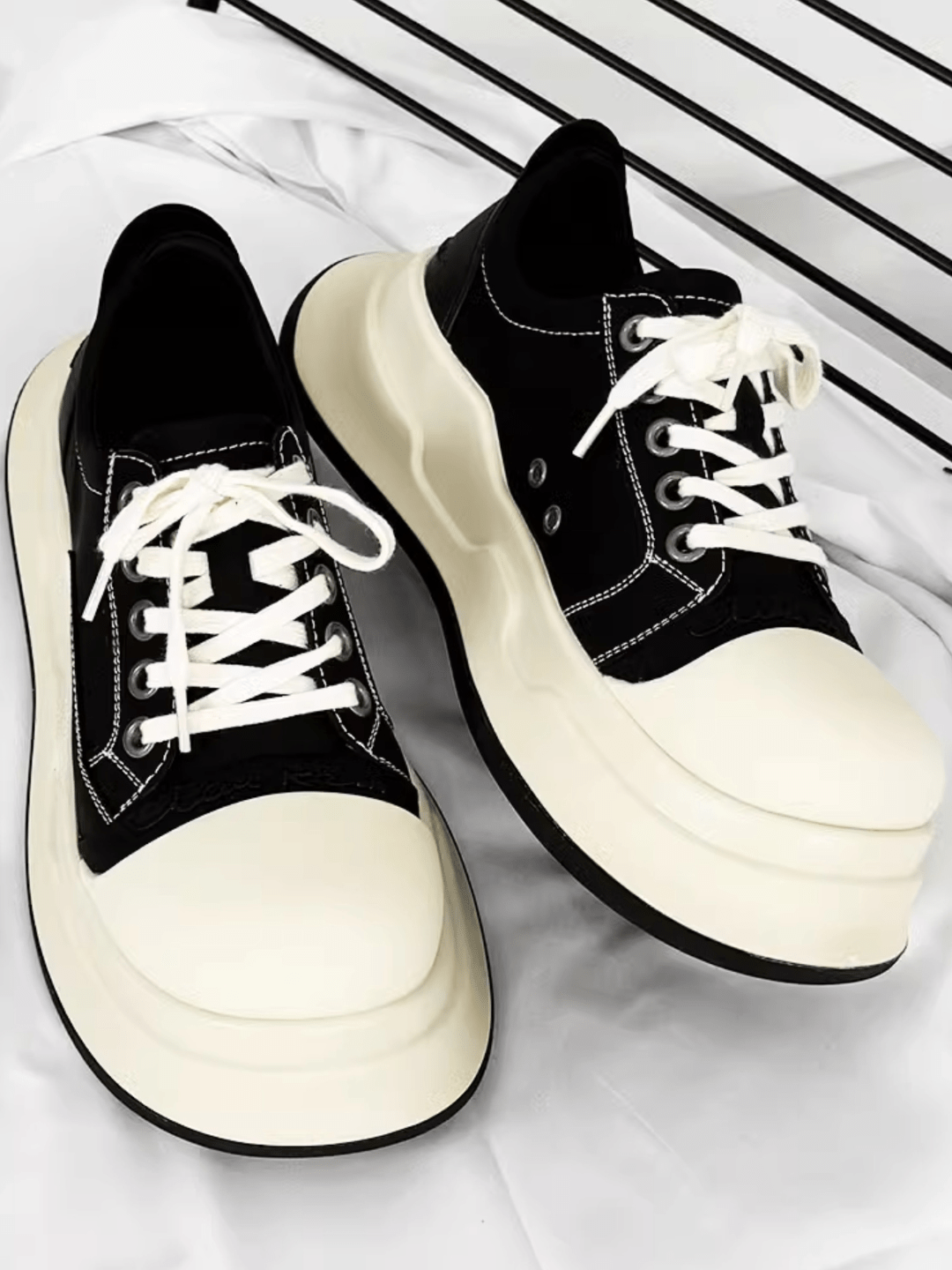 black and white round head shoes S053