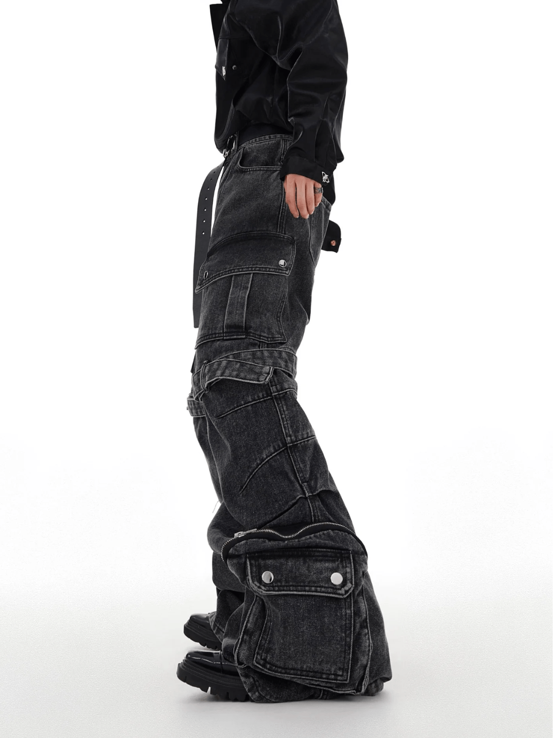 heavy wash deconstructed multi-pocket jeans B0135