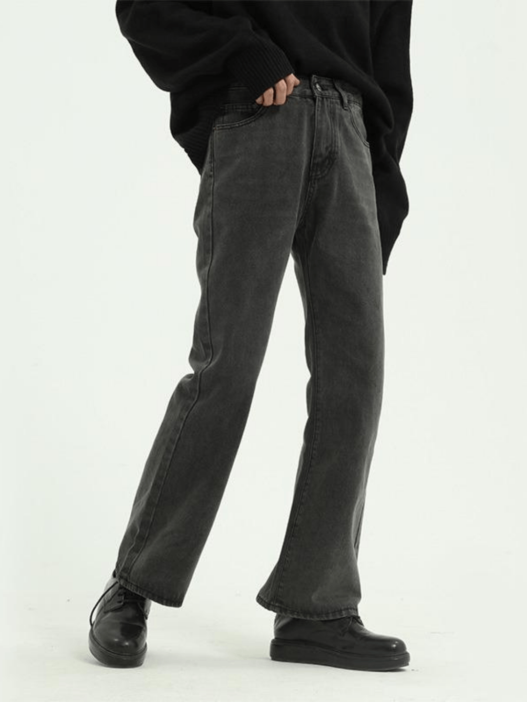 Vaqueros acampanados con estilo B0147