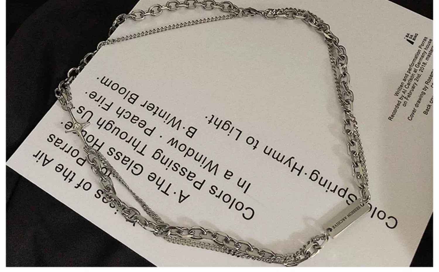 Collar con colgante de cruz en capas para hombre | Joyería hip hop de doble cadena con diseño minimalista de lujo O0010