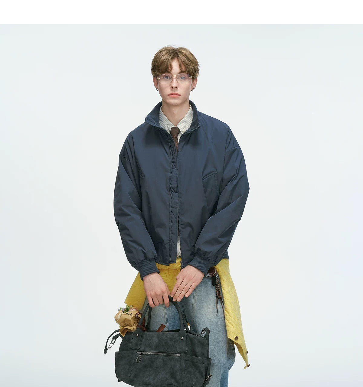 Chaqueta de plumas con cuello alto: minimalista y cálida para el estilo urbano invernal T0021