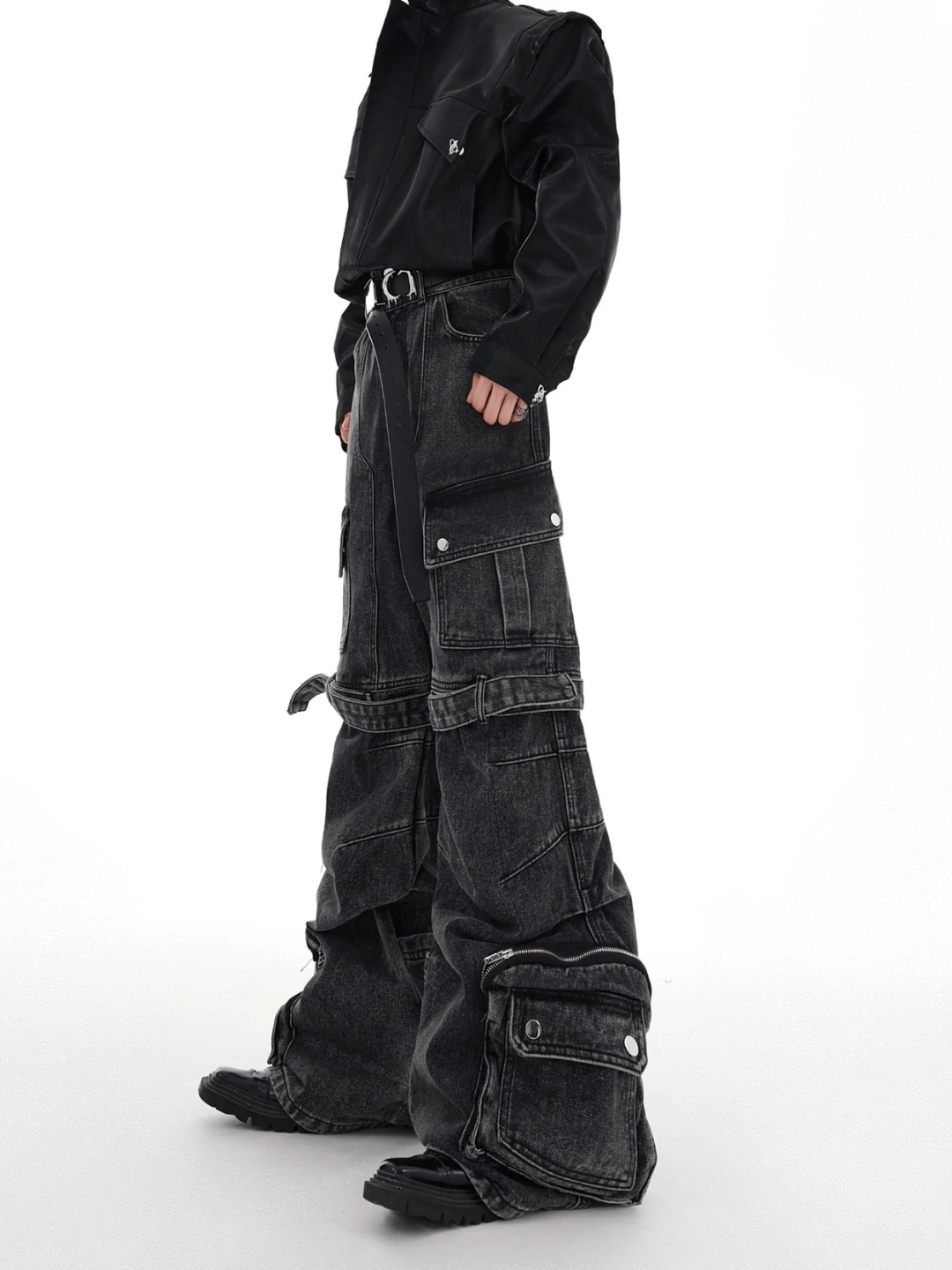 heavy wash deconstructed multi-pocket jeans B0135