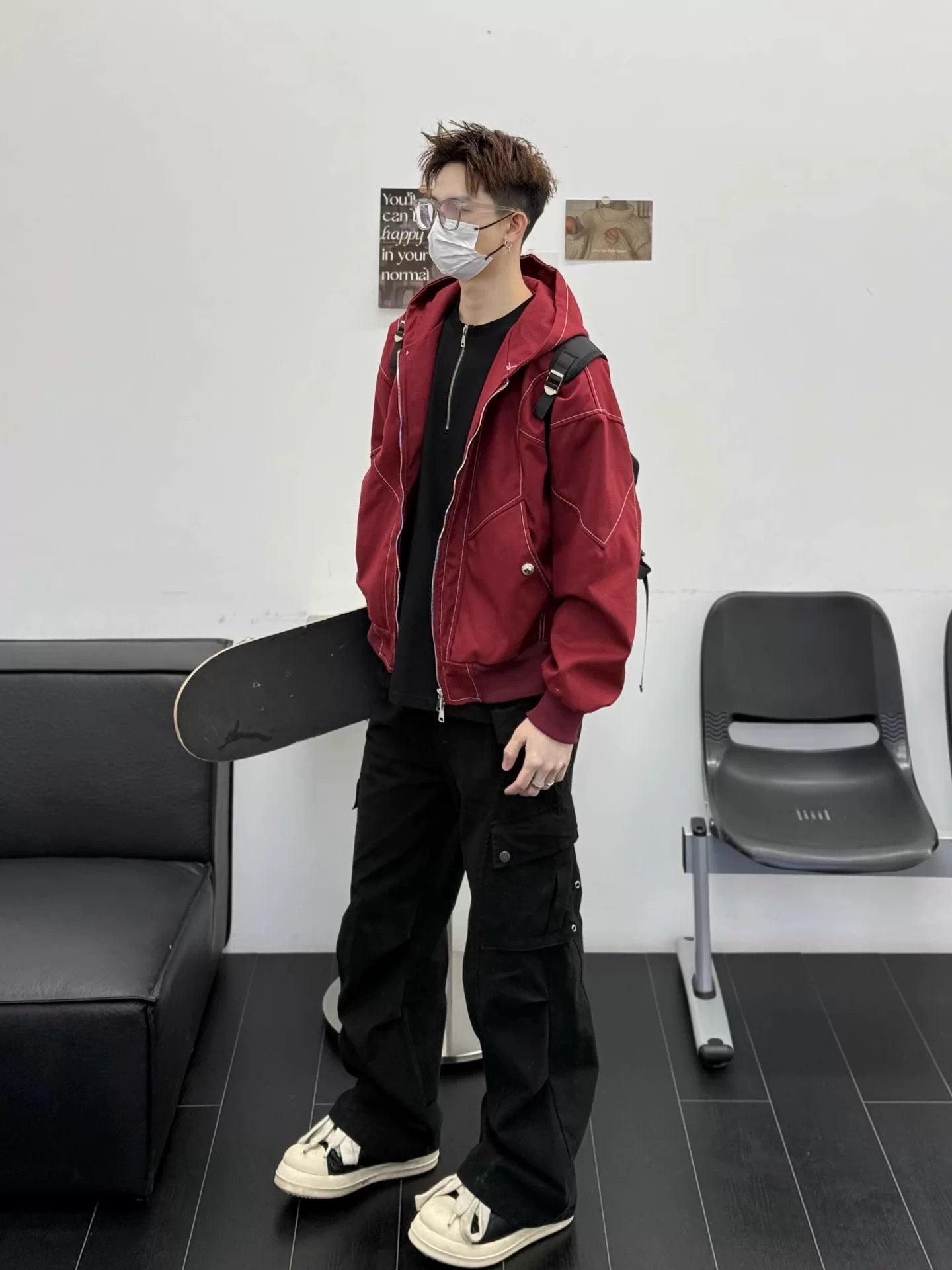 メンズ レッド コントラストステッチ フード付きジャケット - ストリートウェア ショート丈アウターコート T0050