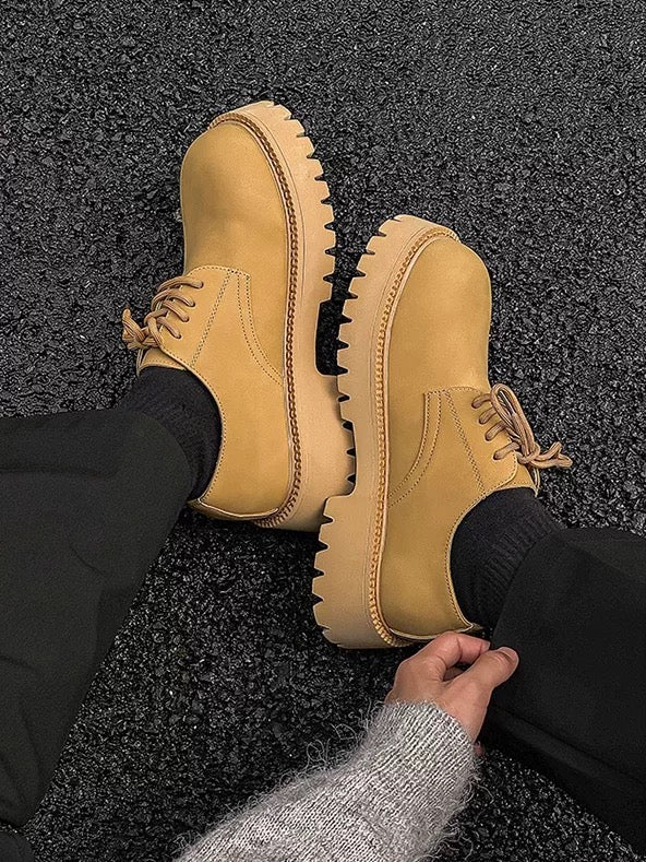 Zapatos Derby estilo inglés-americano con suela gruesa - Piel marrón de trabajo con detalle de Mickey Mouse (zapatos de plataforma CleanFit para hombre) S0010