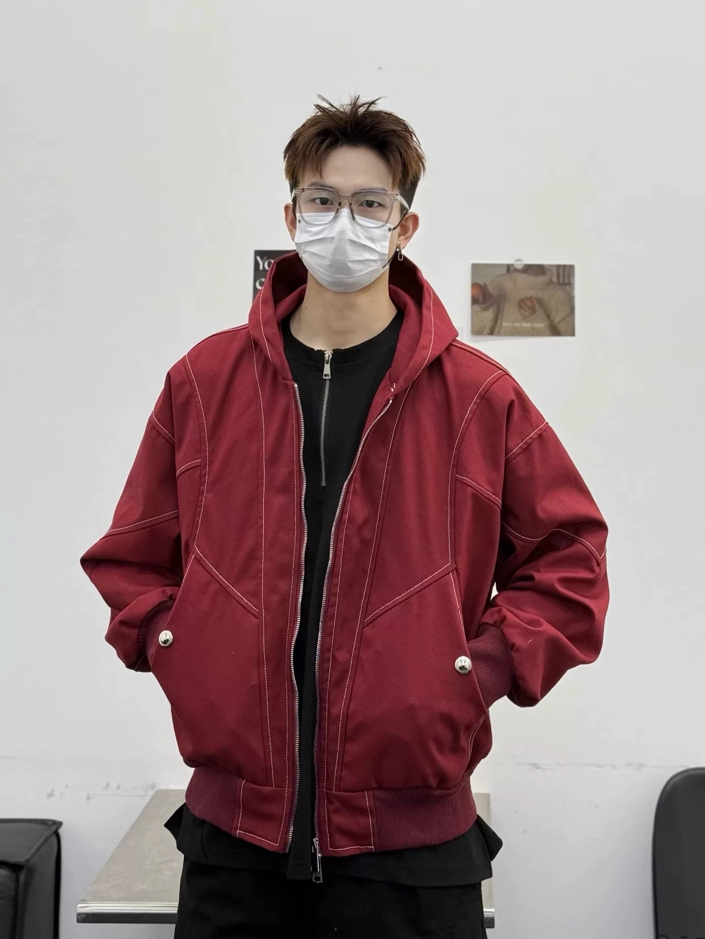 メンズ レッド コントラストステッチ フード付きジャケット - ストリートウェア ショート丈アウターコート T0050