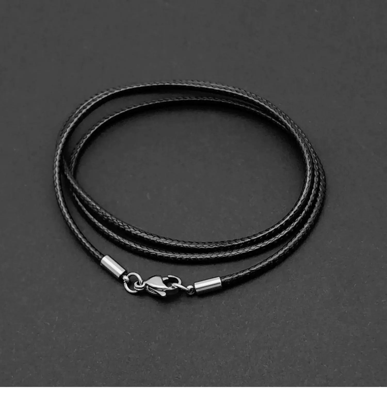 Collar unisex de cordón encerado negro | Cadena minimalista ajustable con cierre de acero de titanio resistente a la decoloración O0007