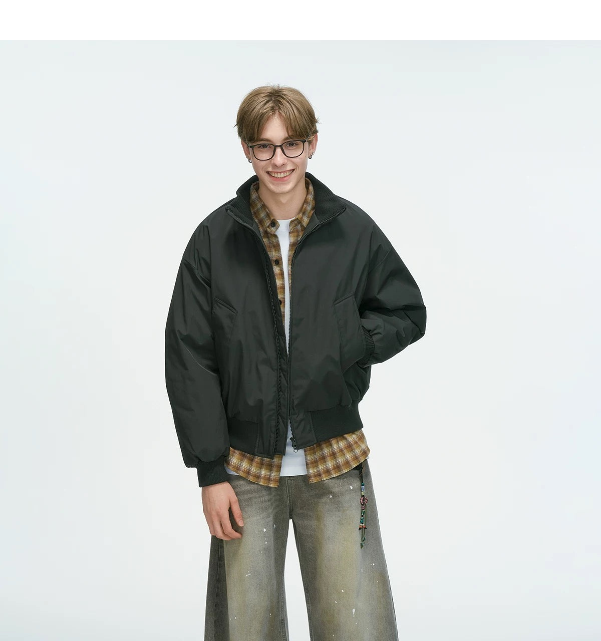 Chaqueta de plumas con cuello alto: minimalista y cálida para el estilo urbano invernal T0021