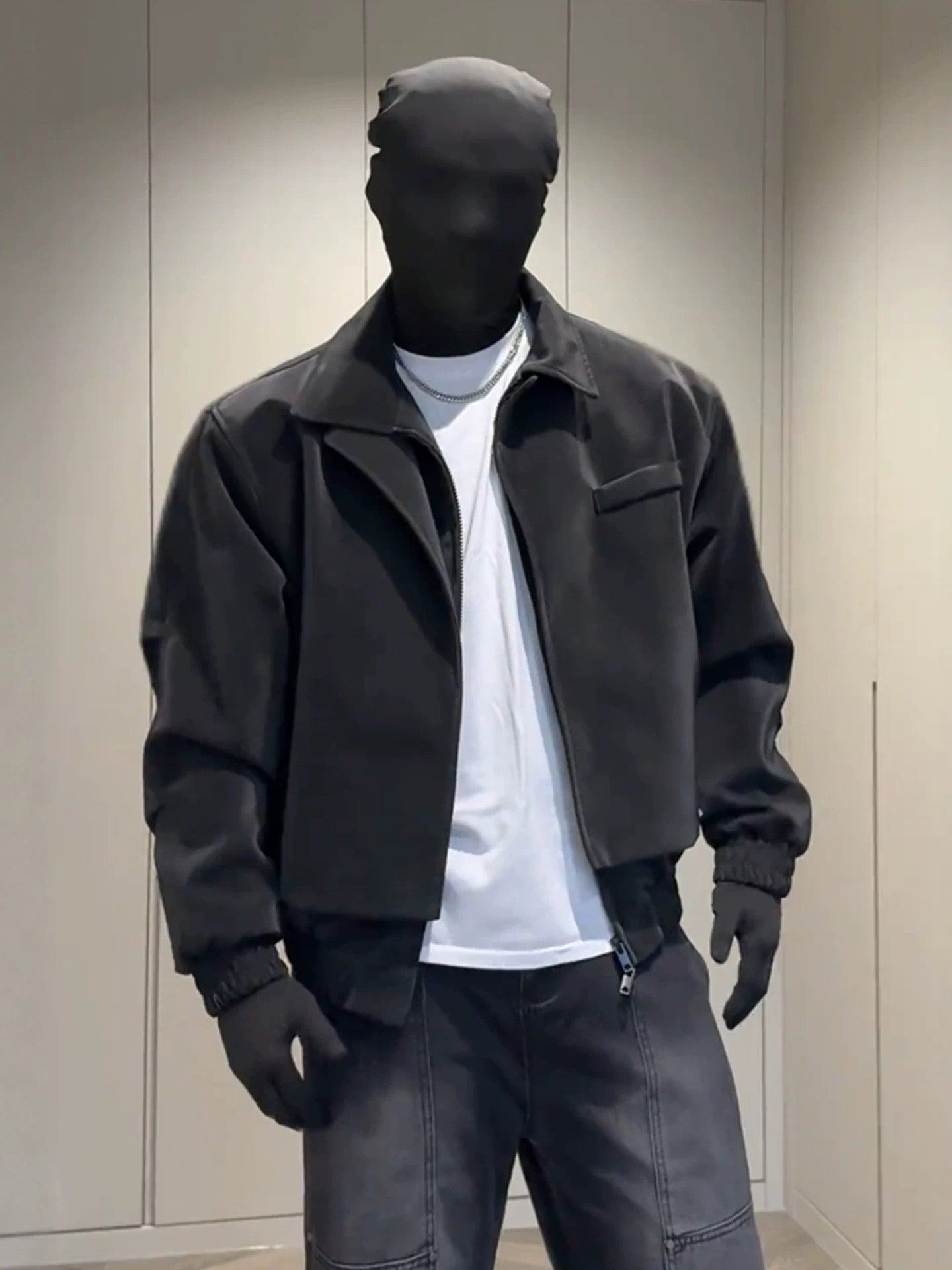 Chaqueta corta de cuero sintético con doble cuello para hombre: abrigo urbano moderno y ajustado T0079