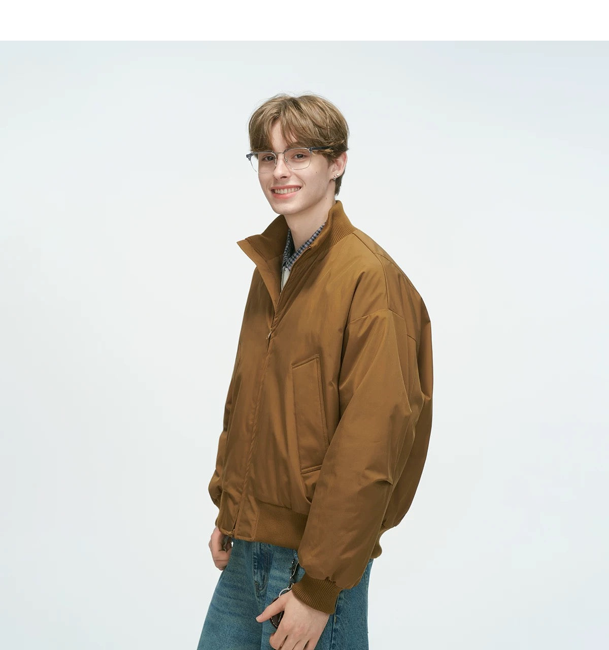 Chaqueta de plumas con cuello alto: minimalista y cálida para el estilo urbano invernal T0021