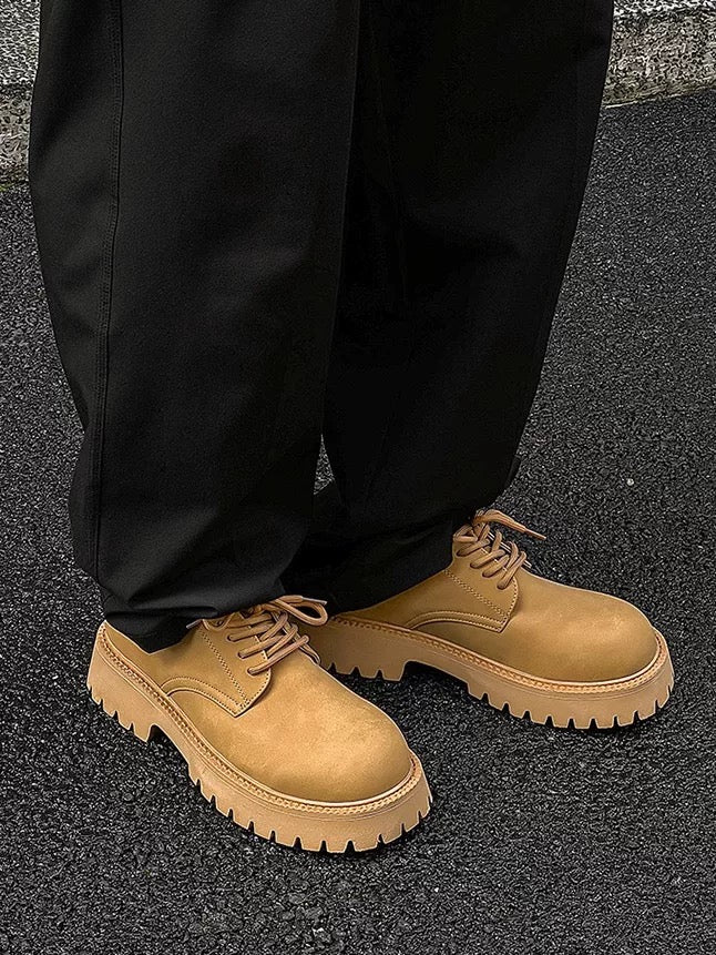 Zapatos Derby estilo inglés-americano con suela gruesa - Piel marrón de trabajo con detalle de Mickey Mouse (zapatos de plataforma CleanFit para hombre) S0010