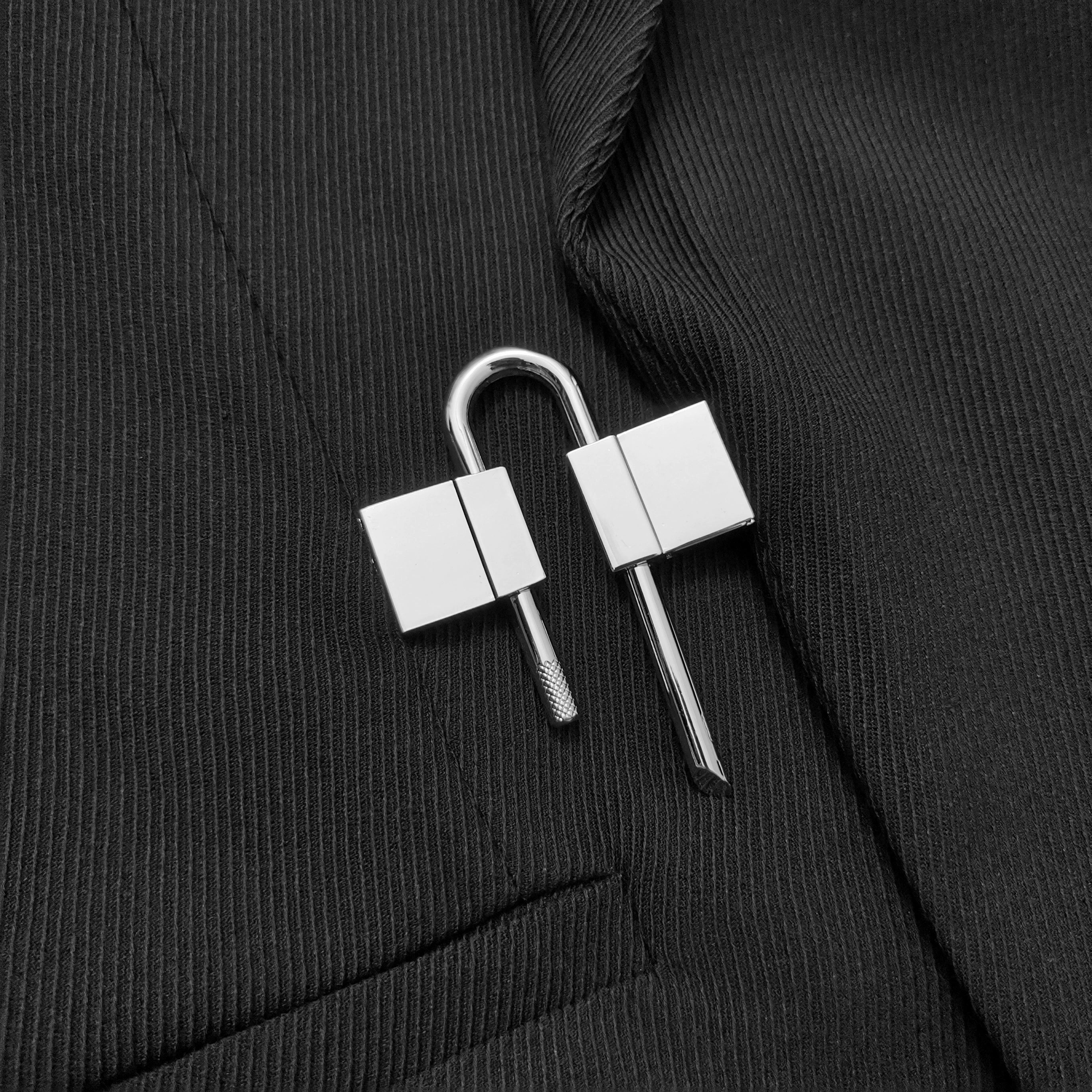 Metal Lock Suit T0129