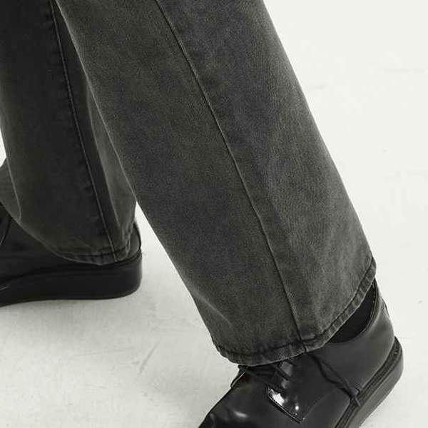 Vaqueros acampanados con estilo B0147