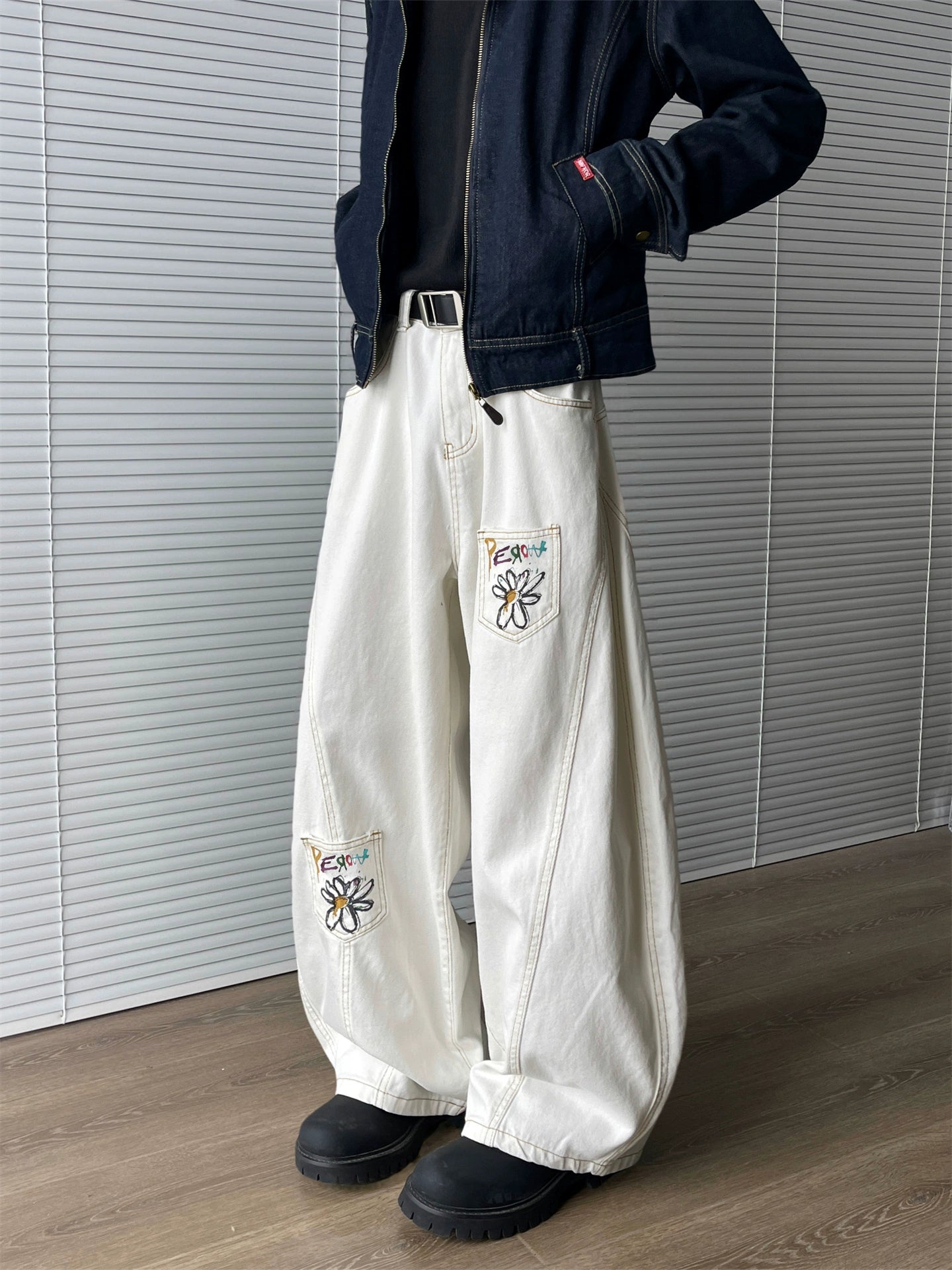 White Scimitar Jeans B0170