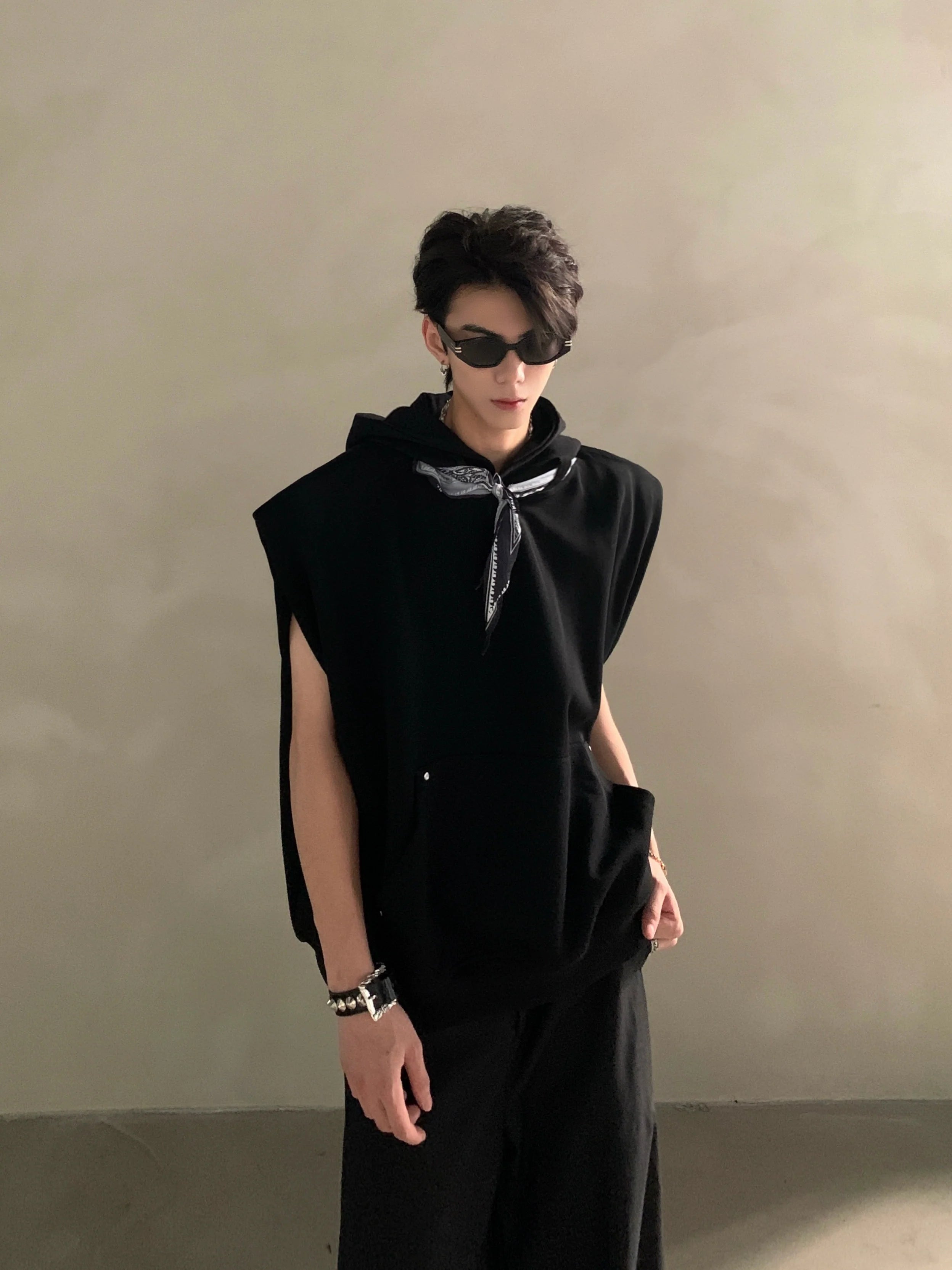 Summer high-end sense niche design sense silk scarf collar sleeveless T-shirt male ruffian handsome silhouette half-sleeve tide J0085