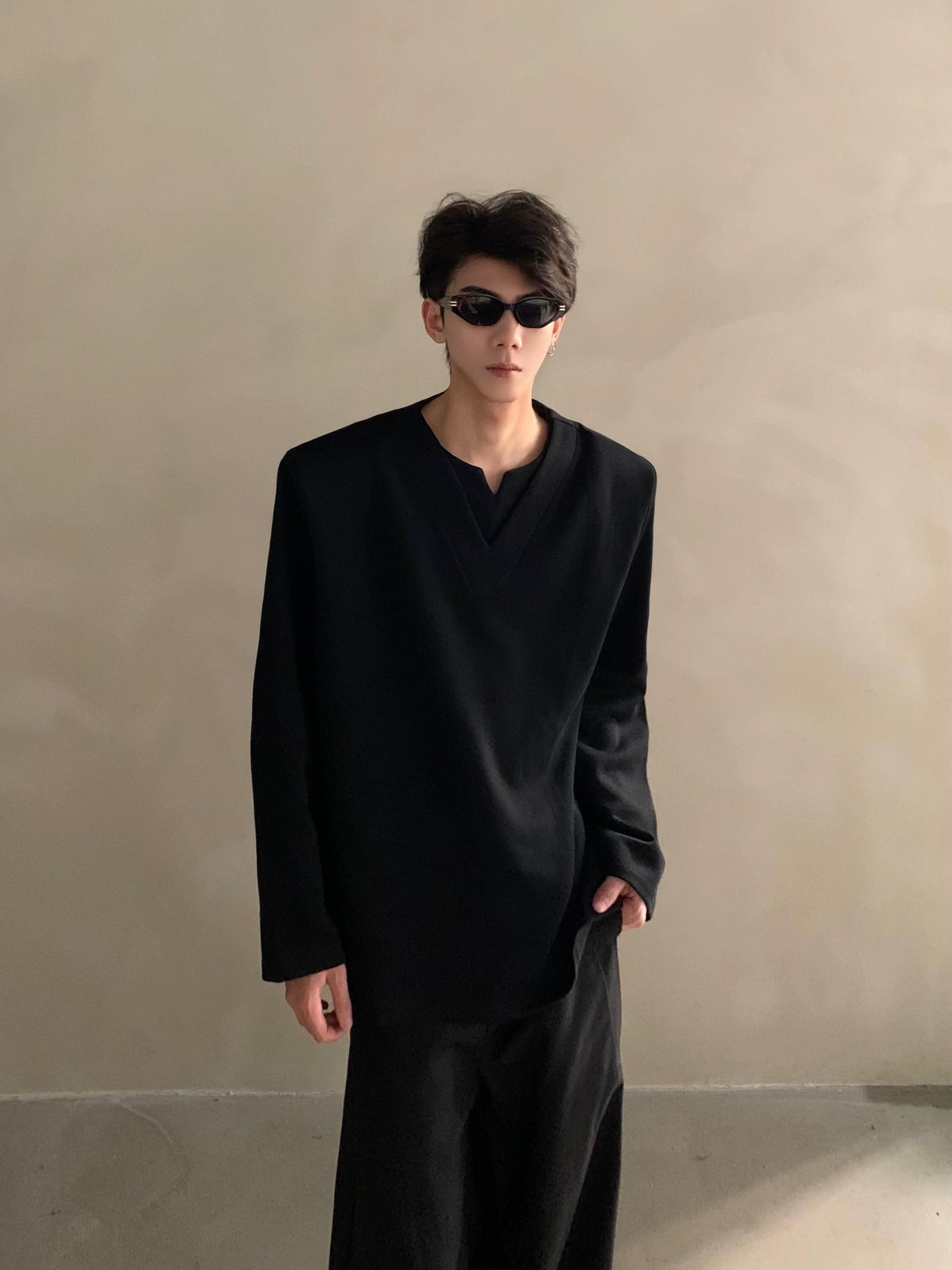 Autumn high-end sense niche design sense V-neck shoulder pads long-sleeved T-shirt men's versatile loose tide  J0089