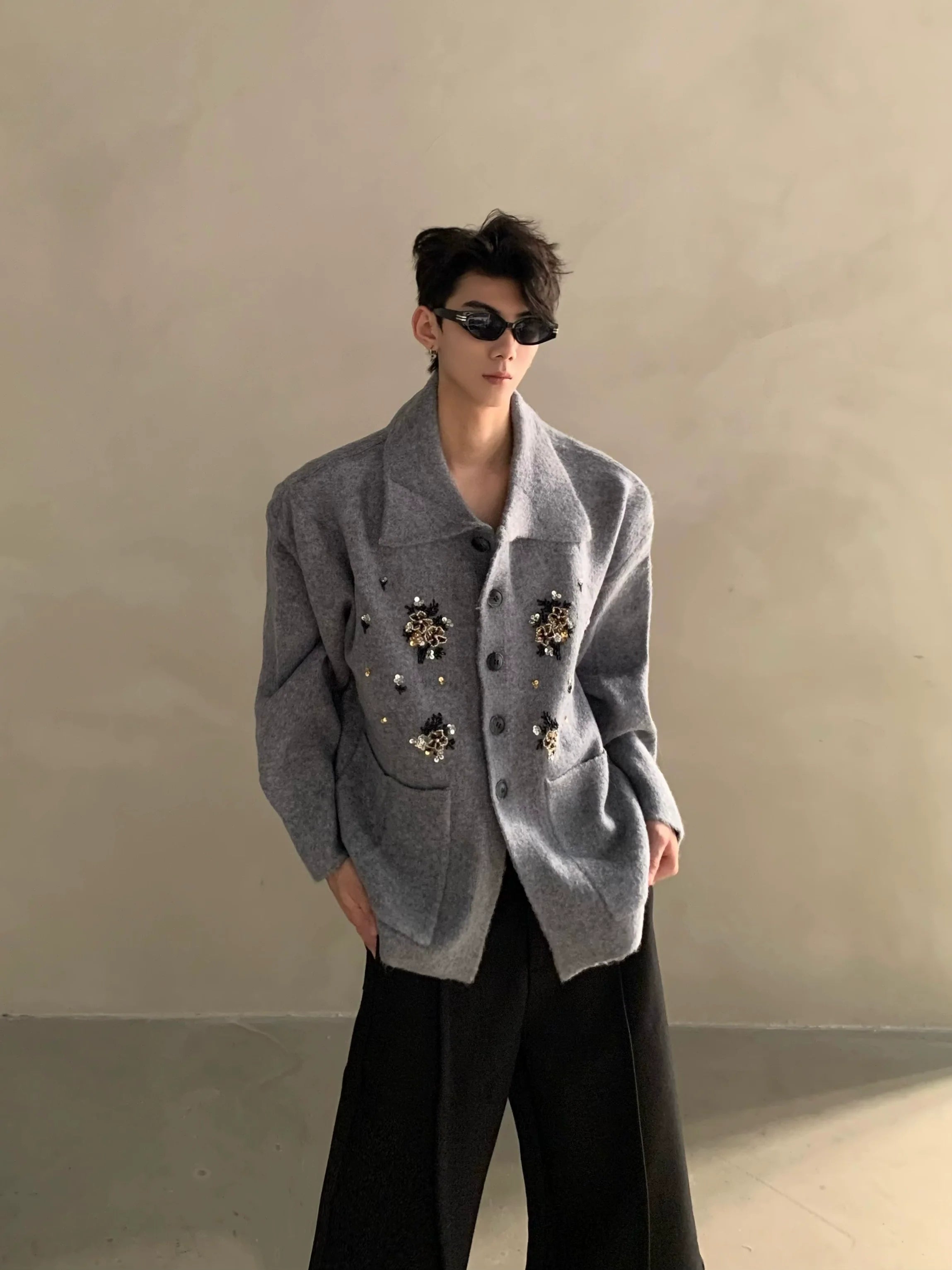 Autumn and winter niche high-end sense of extravagance heavy industry nail flower design knitted sweater men's cardigan jacket tide T0191