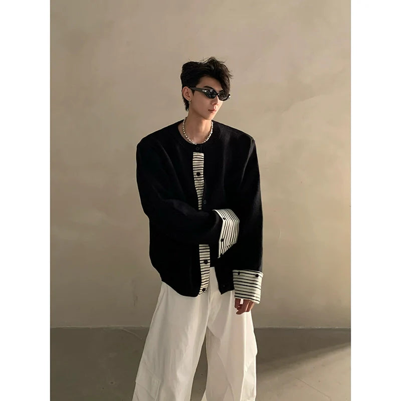 Suéter de punto con empalme de rayas de dos piezas falso en capas de otoño e invierno, chaqueta tipo cárdigan de alta gama para hombre, marea S0164 