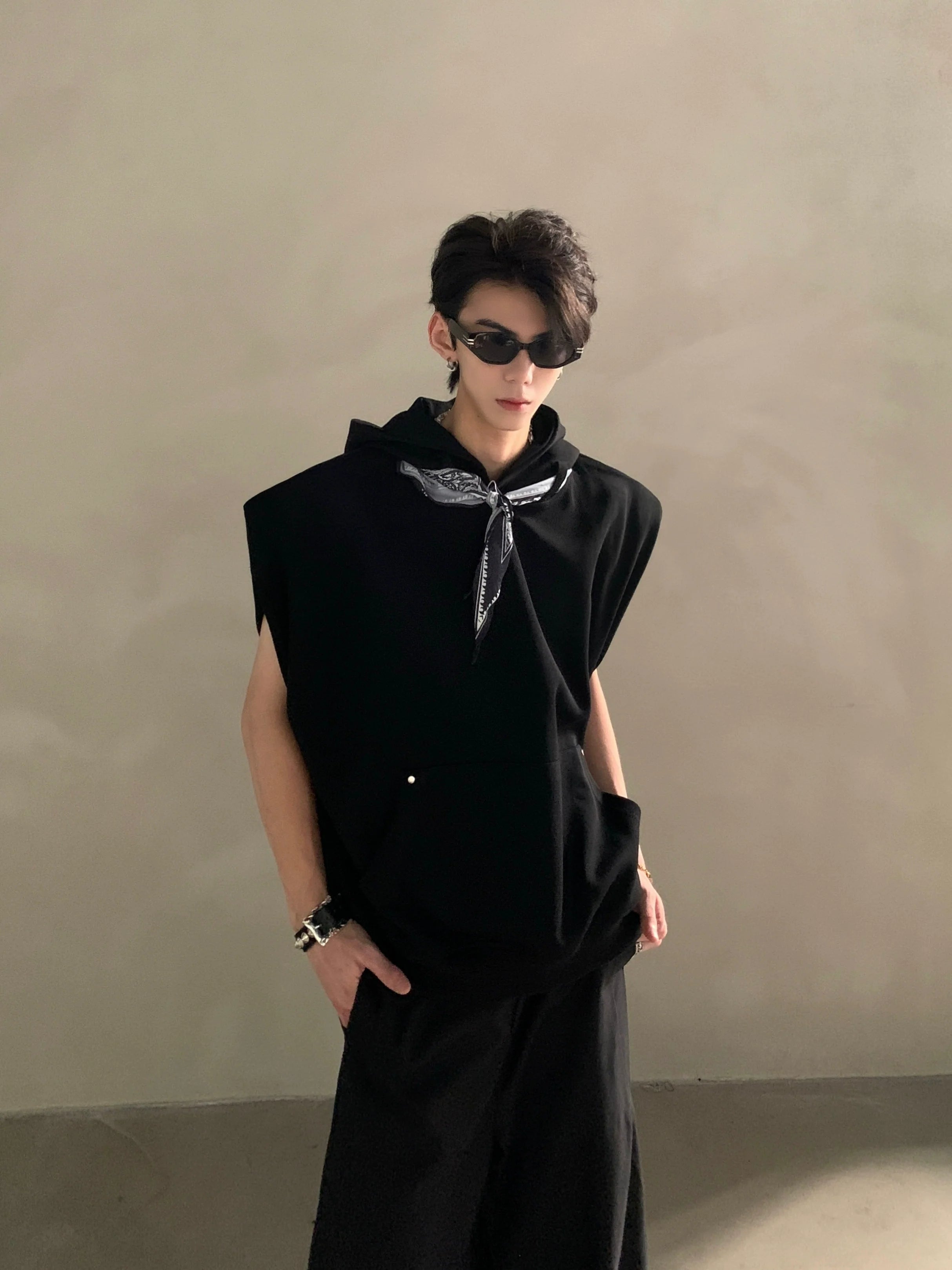 Summer high-end sense niche design sense silk scarf collar sleeveless T-shirt male ruffian handsome silhouette half-sleeve tide J0085