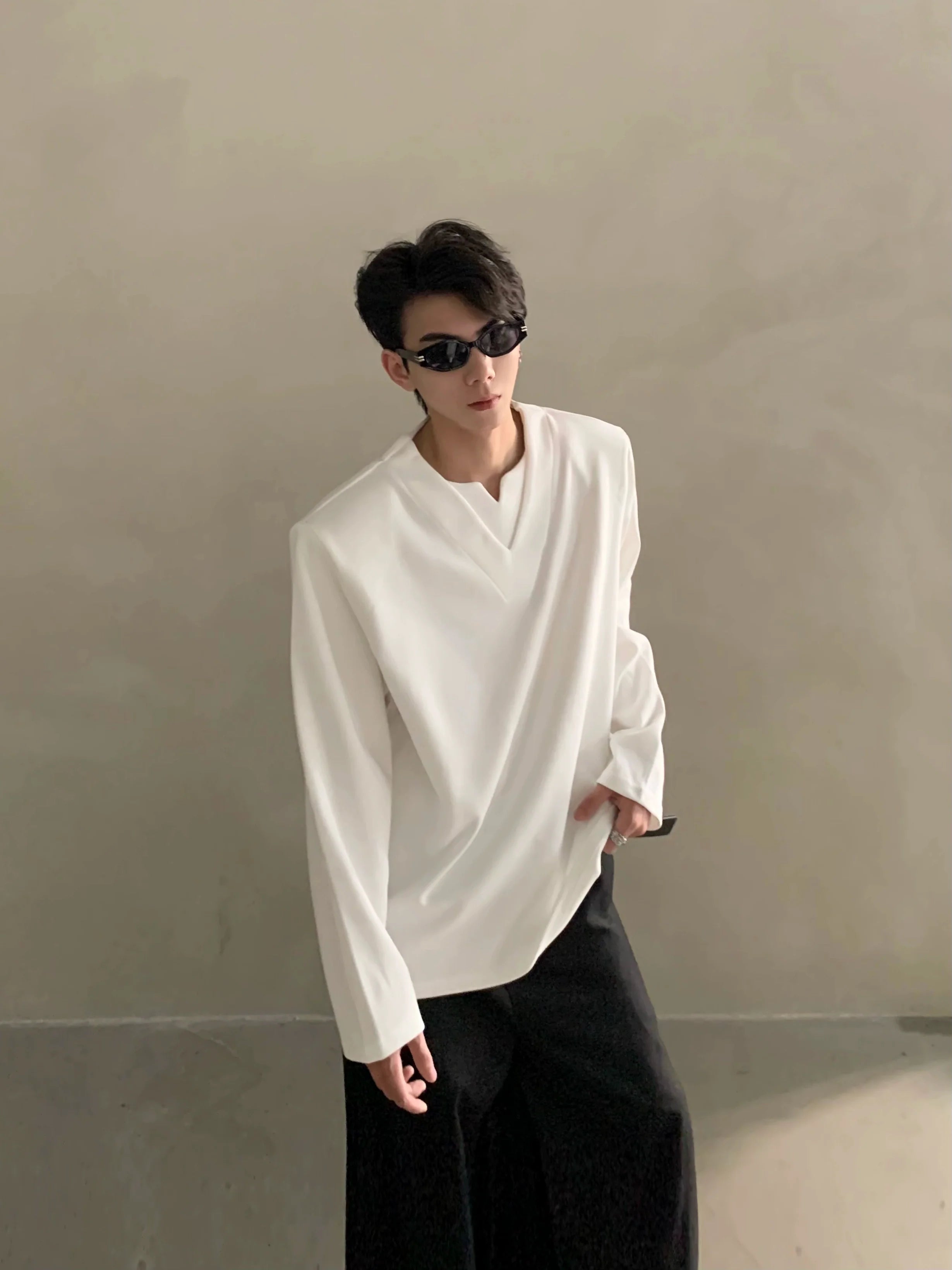 Autumn high-end sense niche design sense V-neck shoulder pads long-sleeved T-shirt men's versatile loose tide  J0089